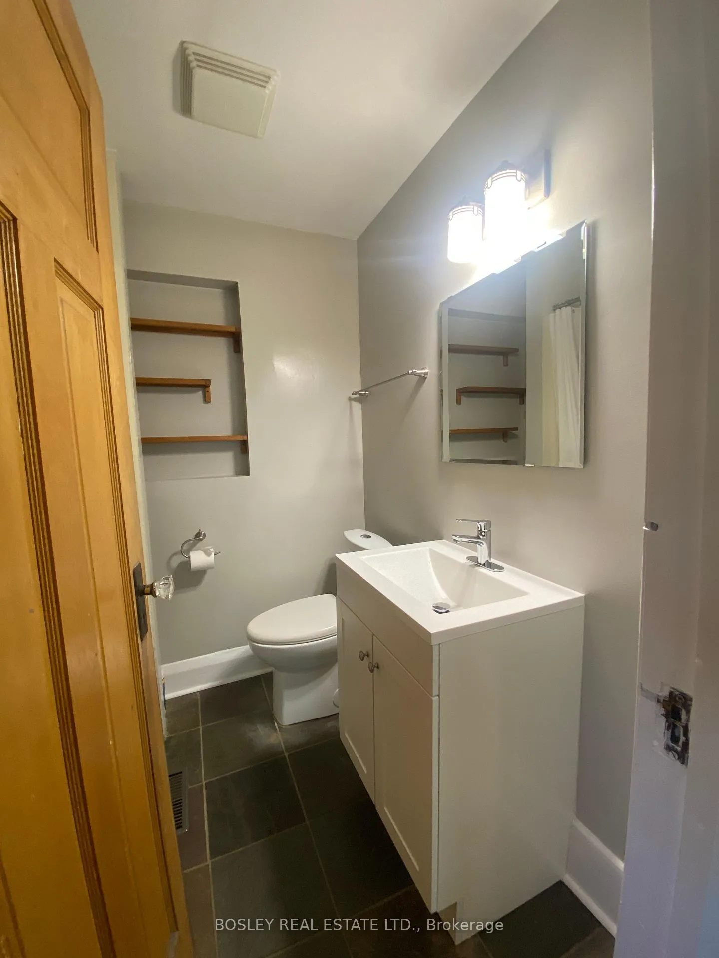 Photo 4 of Unit #2 (UPPER), 33 Lorindale Avenue, Toronto, Lawrence Park North — HOMEH