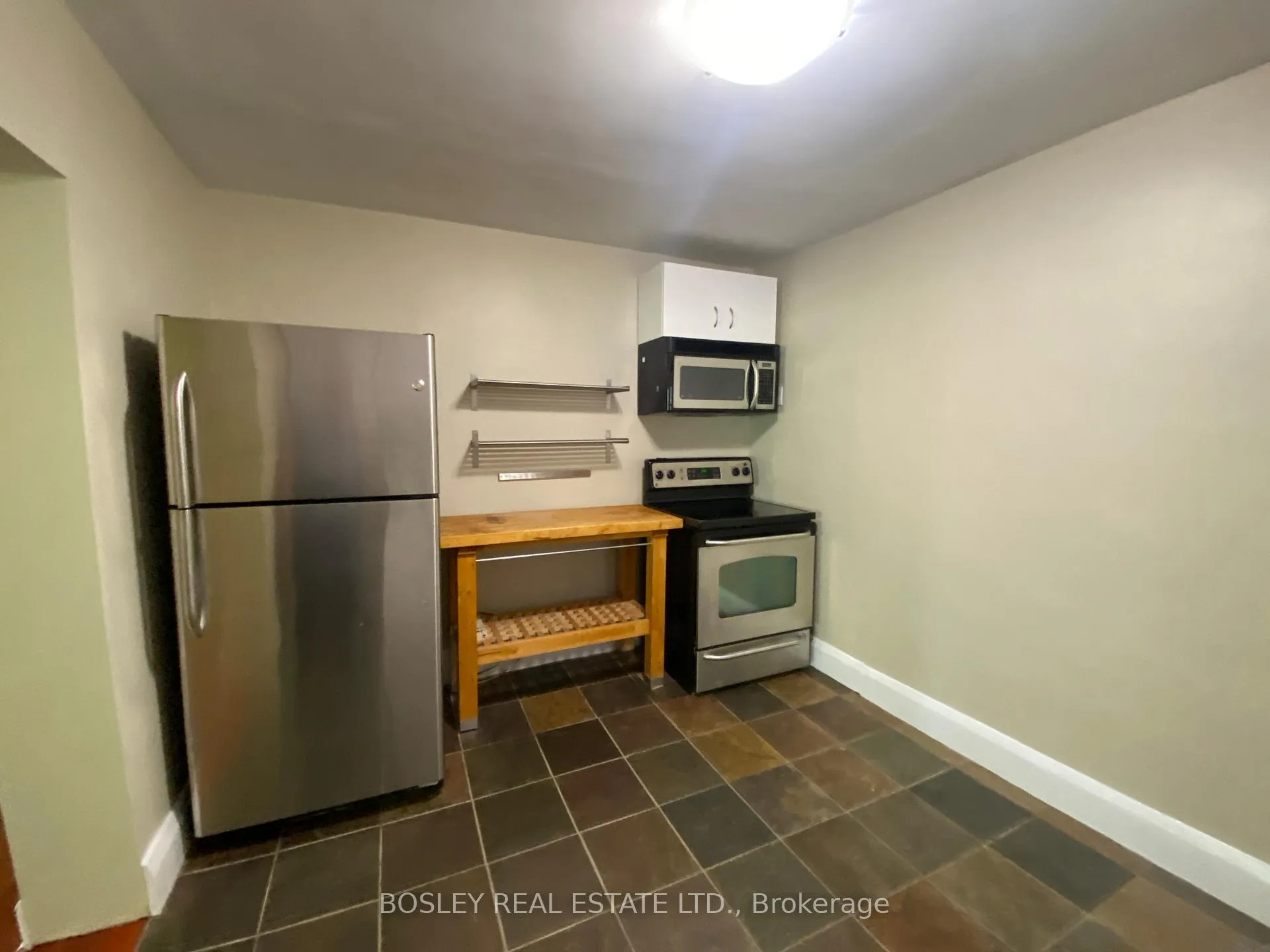Photo 6 of Unit #2 (UPPER), 33 Lorindale Avenue, Toronto, Lawrence Park North — HOMEH