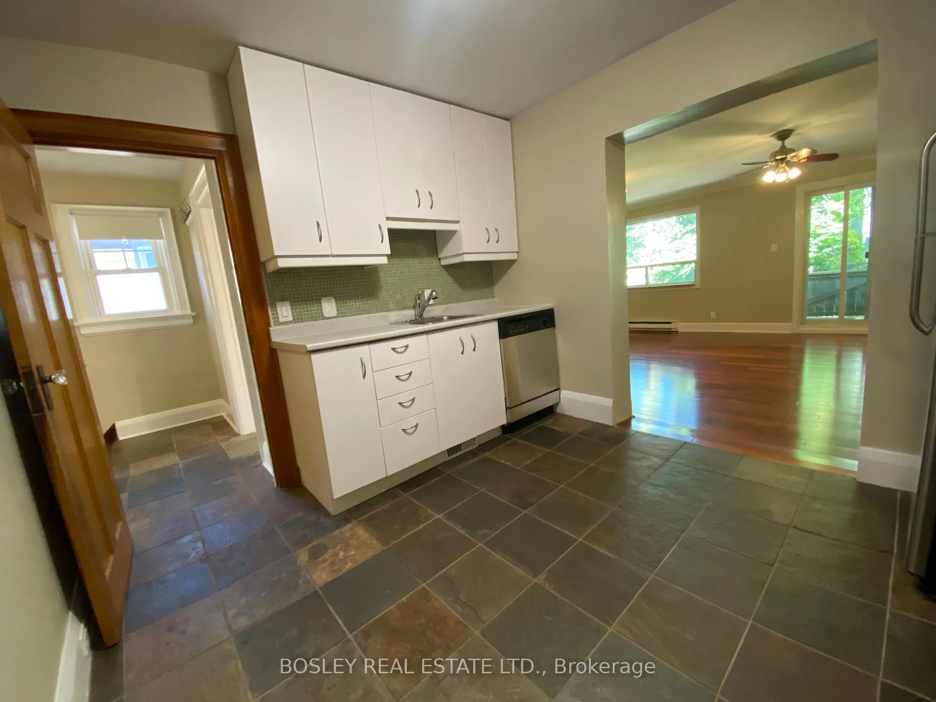 Photo 7 of Unit #2 (UPPER), 33 Lorindale Avenue, Toronto, Lawrence Park North — HOMEH