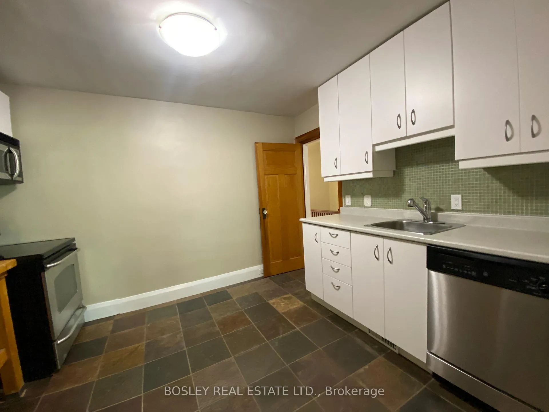 Photo 8 of Unit #2 (UPPER), 33 Lorindale Avenue, Toronto, Lawrence Park North — HOMEH