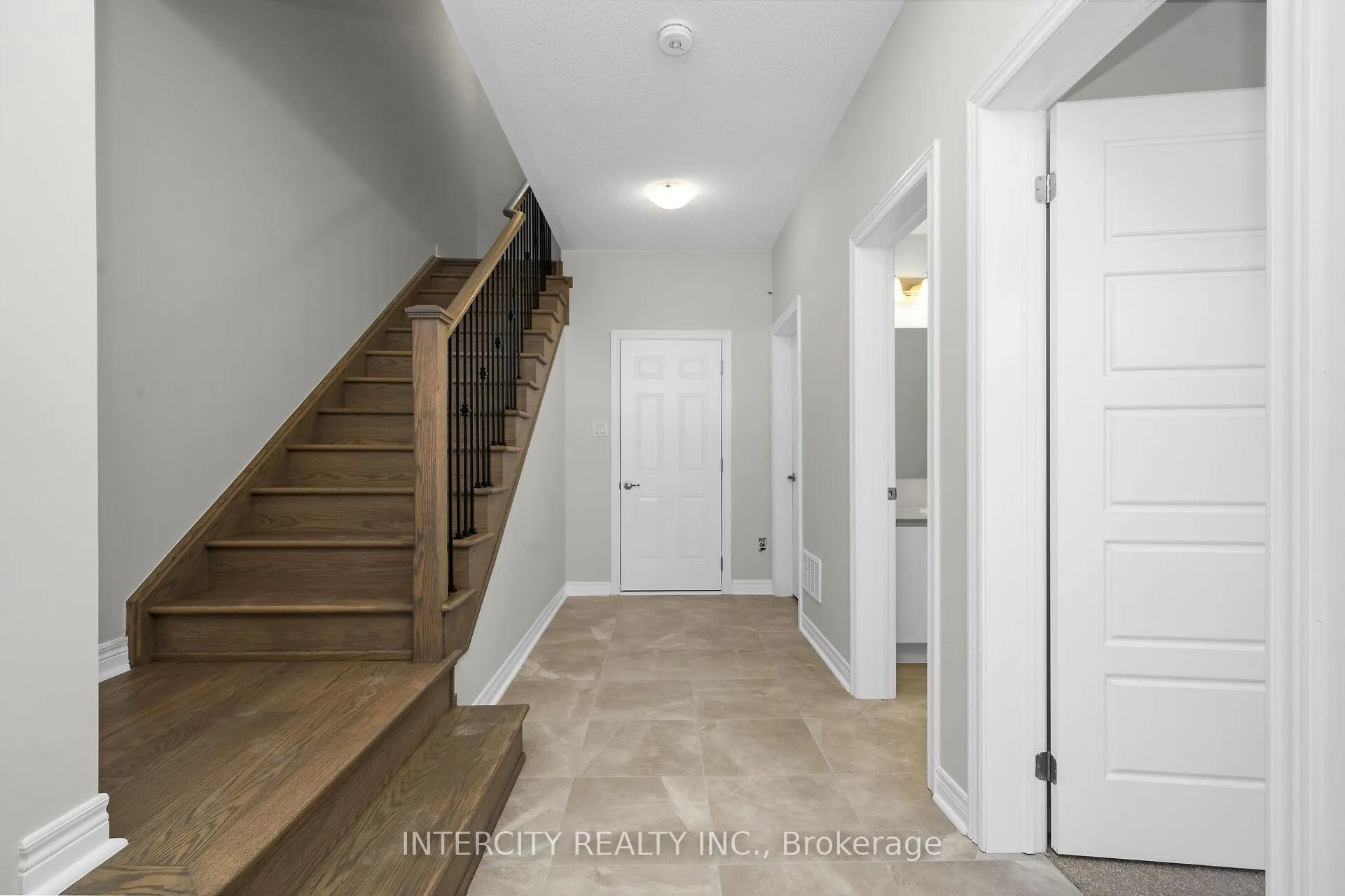 Photo 4 of 323 Inspire Boulevard, Brampton, Sandringham-Wellington North — HOMEH