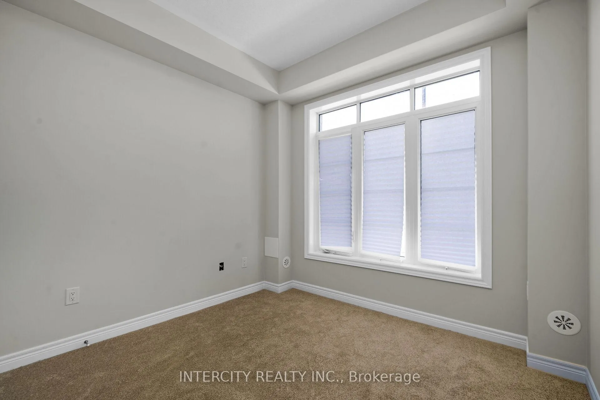 Photo 5 of 323 Inspire Boulevard, Brampton, Sandringham-Wellington North — HOMEH