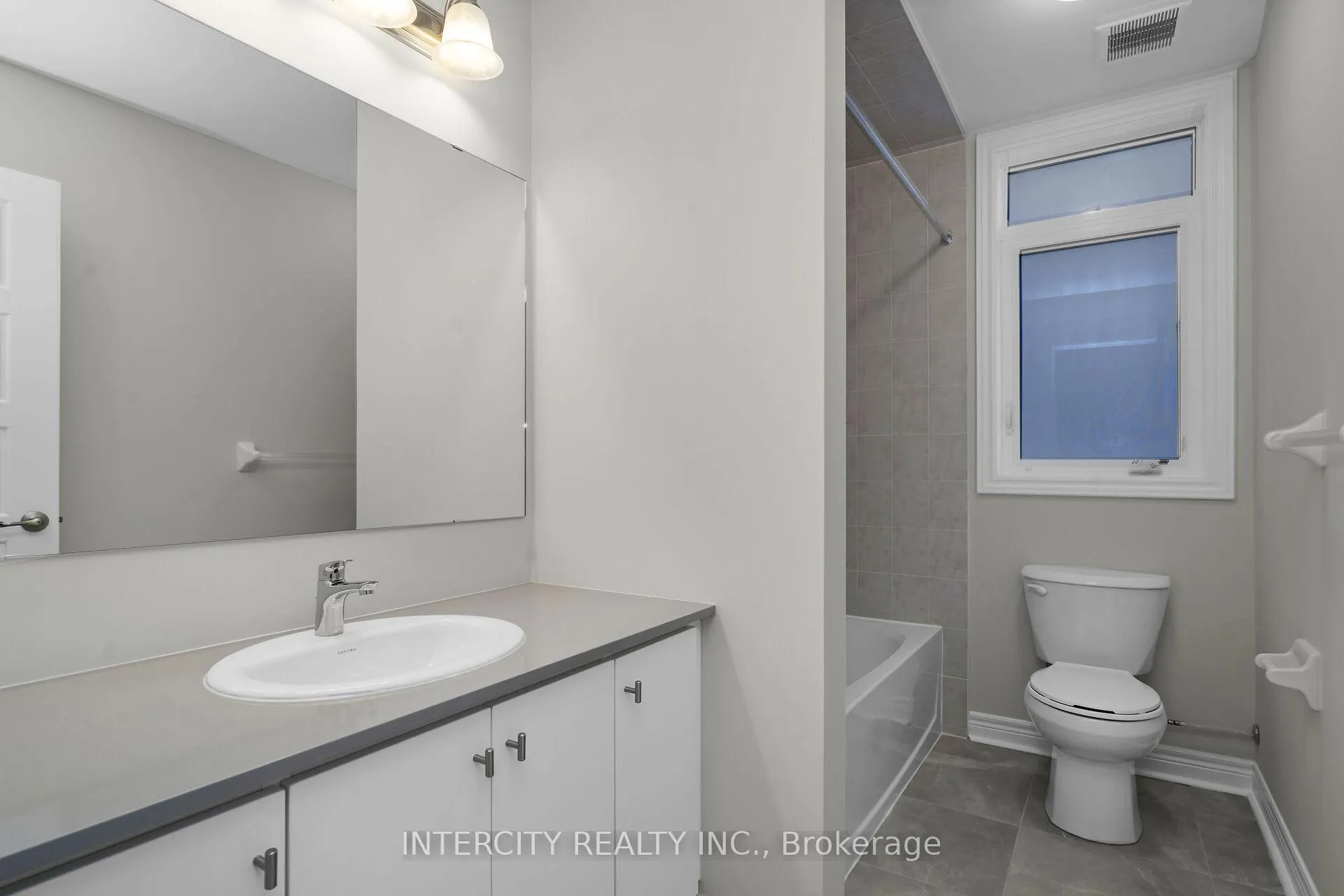 Photo 7 of 323 Inspire Boulevard, Brampton, Sandringham-Wellington North — HOMEH