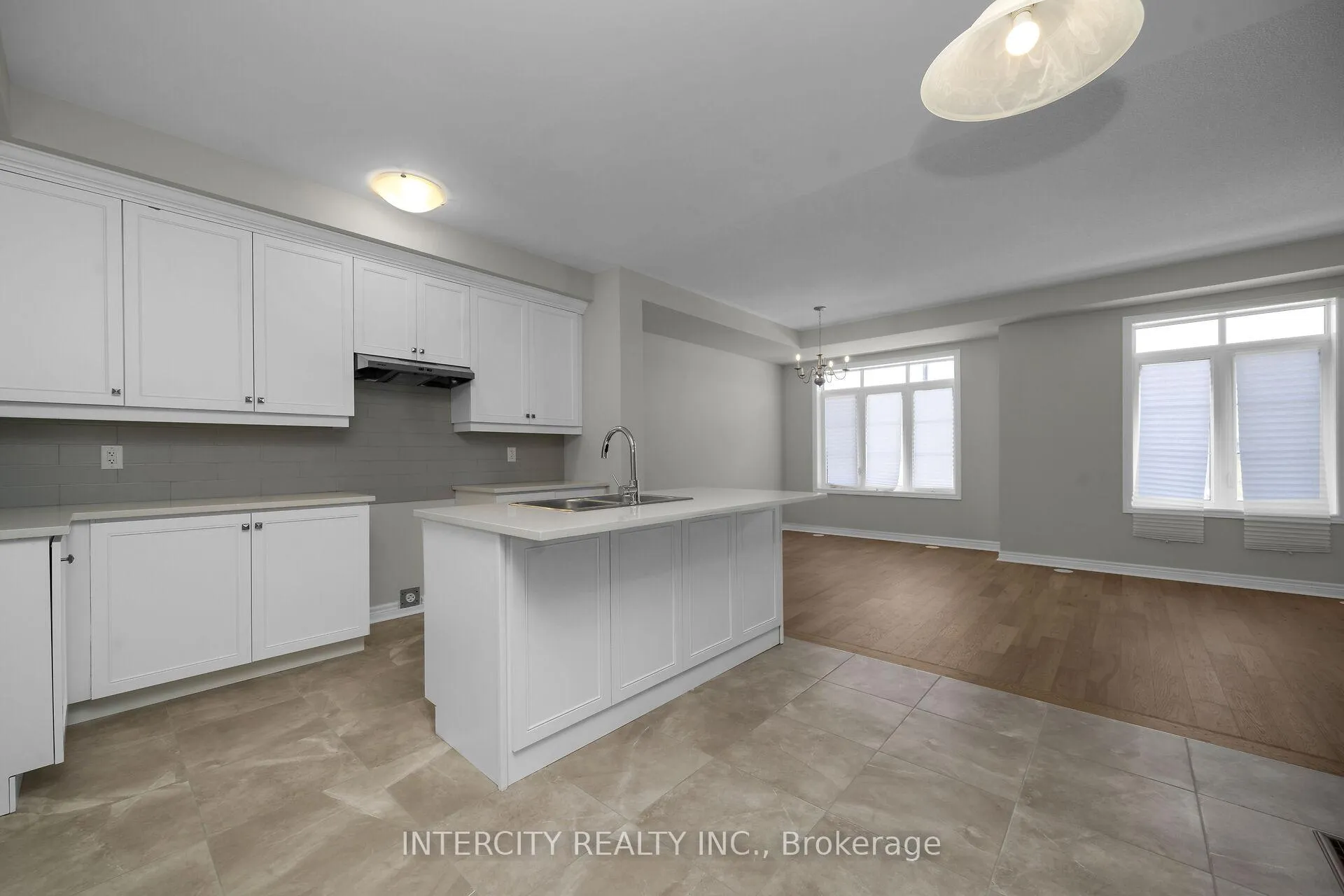 Photo 8 of 323 Inspire Boulevard, Brampton, Sandringham-Wellington North — HOMEH