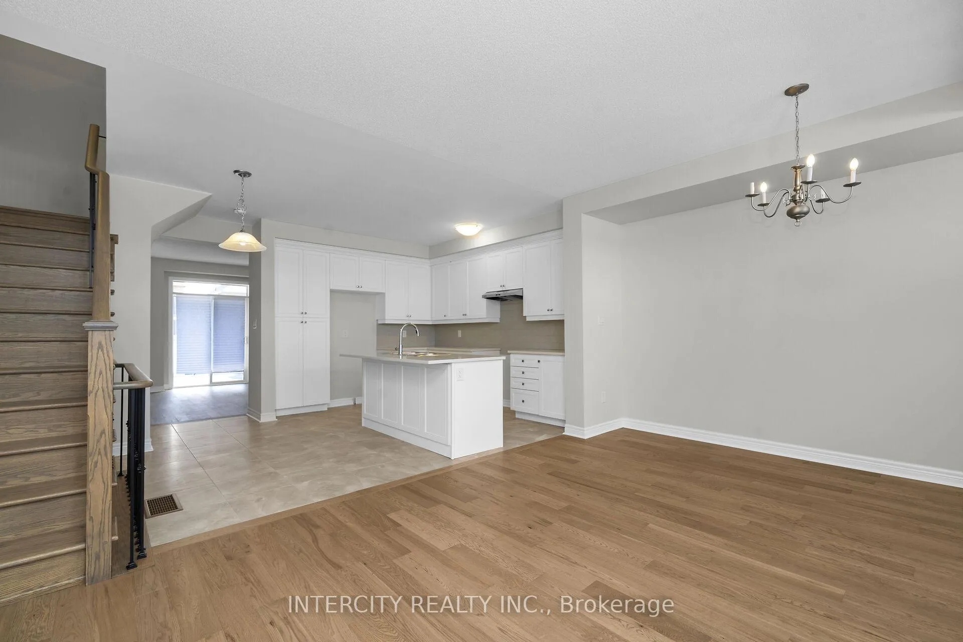 Photo 9 of 323 Inspire Boulevard, Brampton, Sandringham-Wellington North — HOMEH