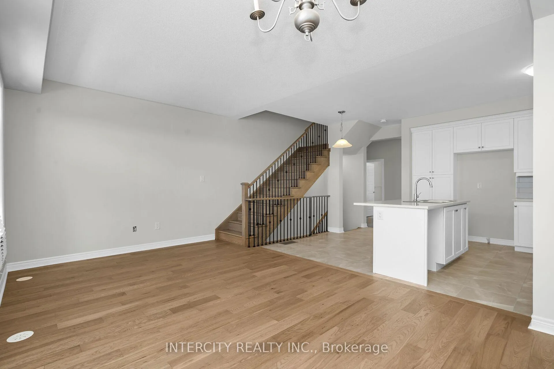 Photo 10 of 323 Inspire Boulevard, Brampton, Sandringham-Wellington North — HOMEH