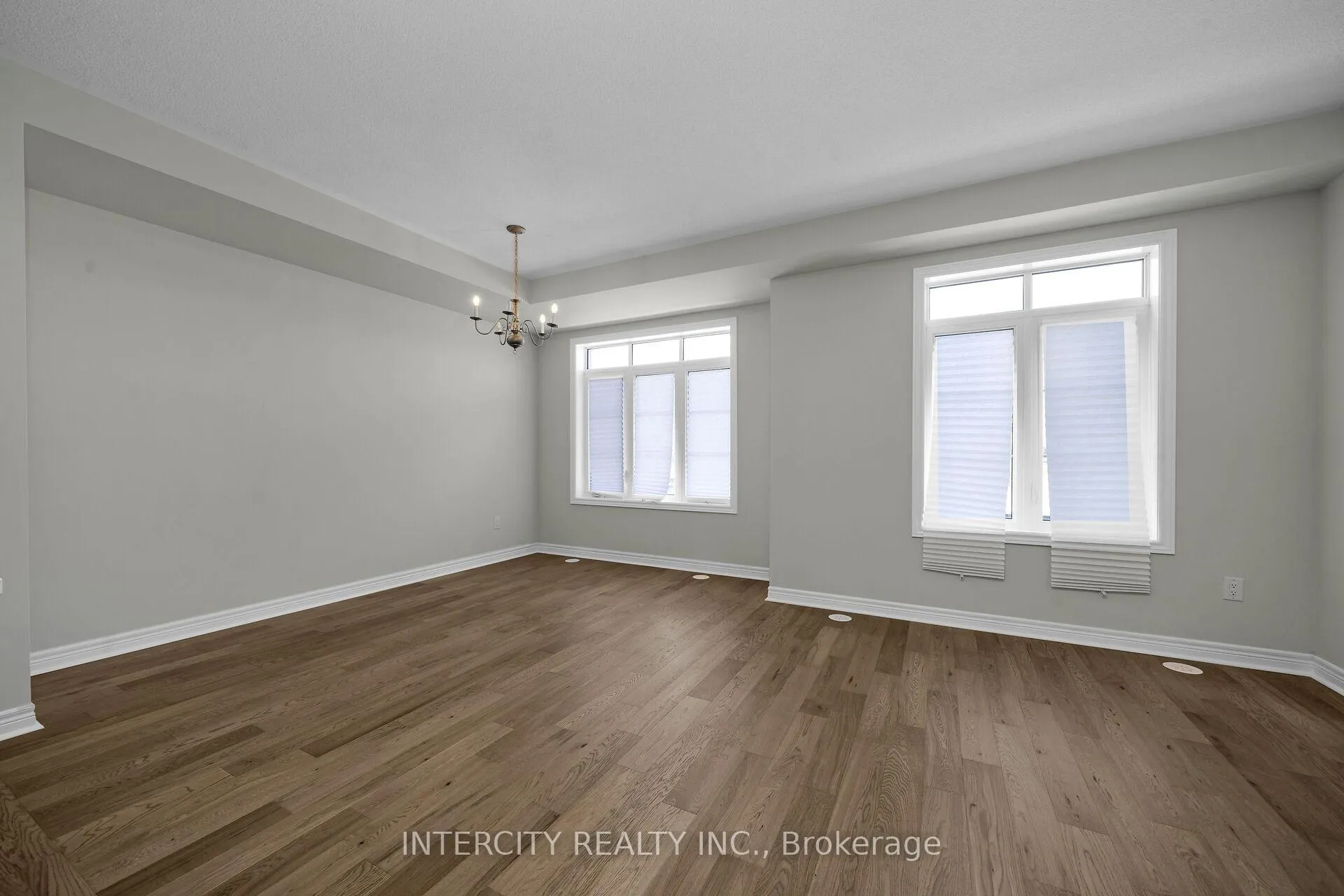 Photo 15 of 323 Inspire Boulevard, Brampton, Sandringham-Wellington North — HOMEH