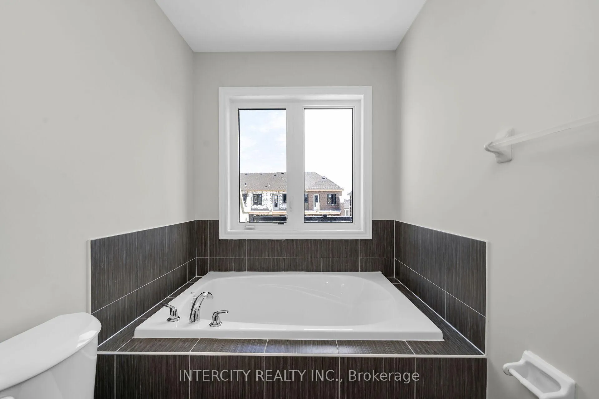 Photo 25 of 323 Inspire Boulevard, Brampton, Sandringham-Wellington North — HOMEH