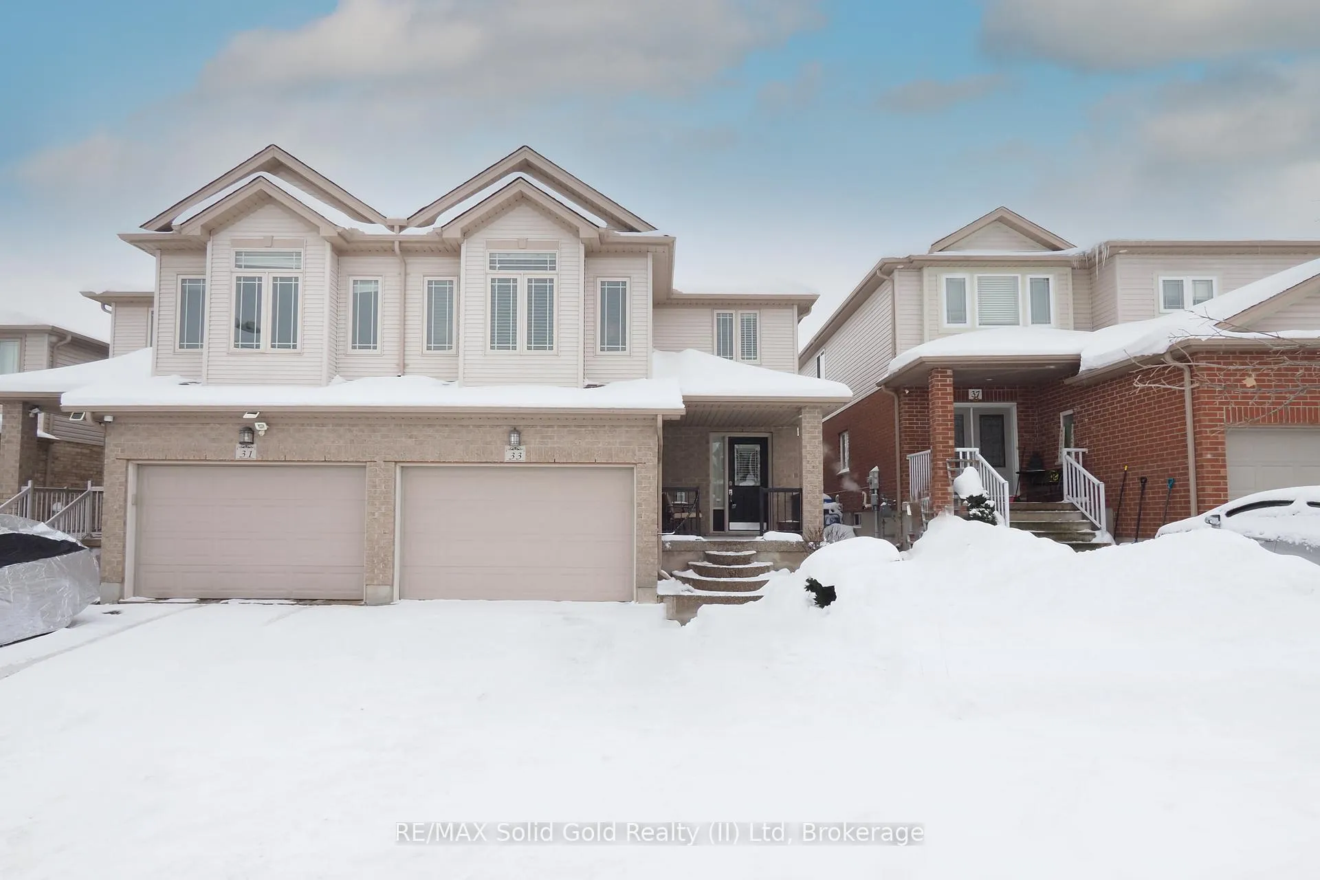 Photo 2 of 33 Huck Crescent, Kitchener — HOMEH