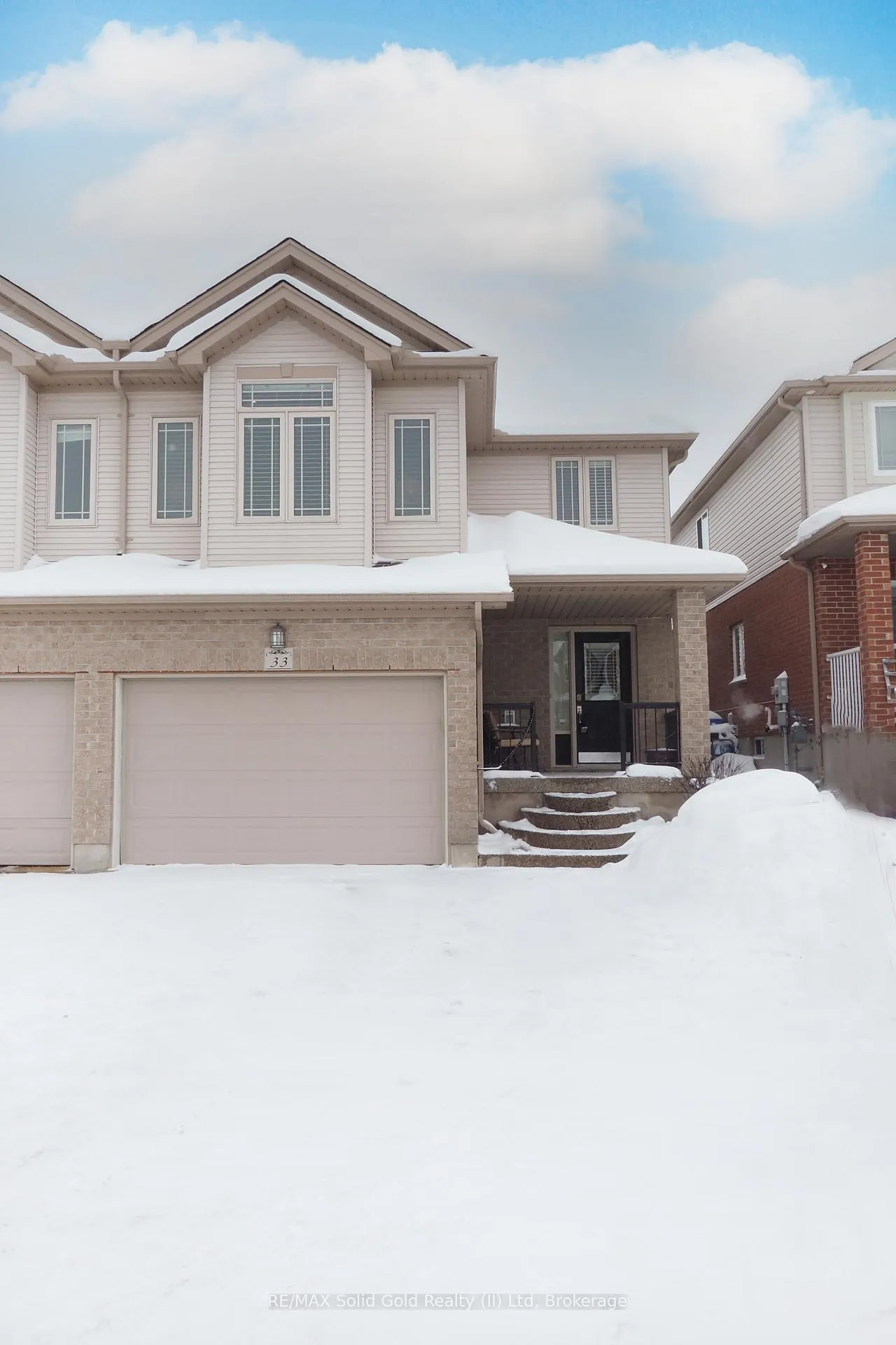 Photo 3 of 33 Huck Crescent, Kitchener — HOMEH
