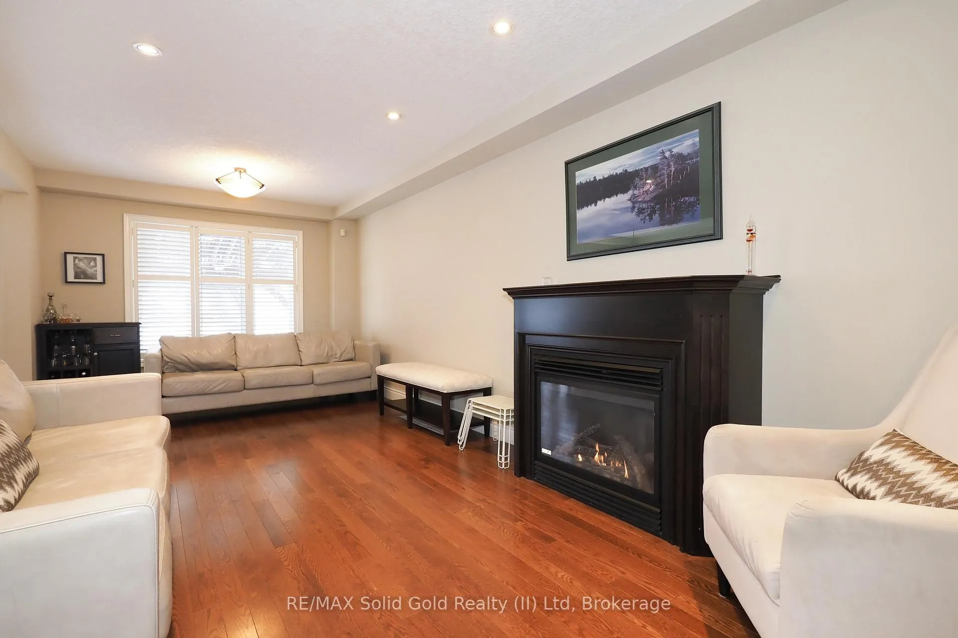 Photo 9 of 33 Huck Crescent, Kitchener — HOMEH