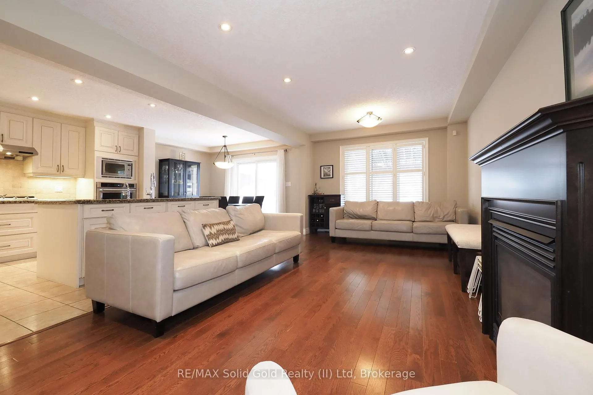 Photo 10 of 33 Huck Crescent, Kitchener — HOMEH