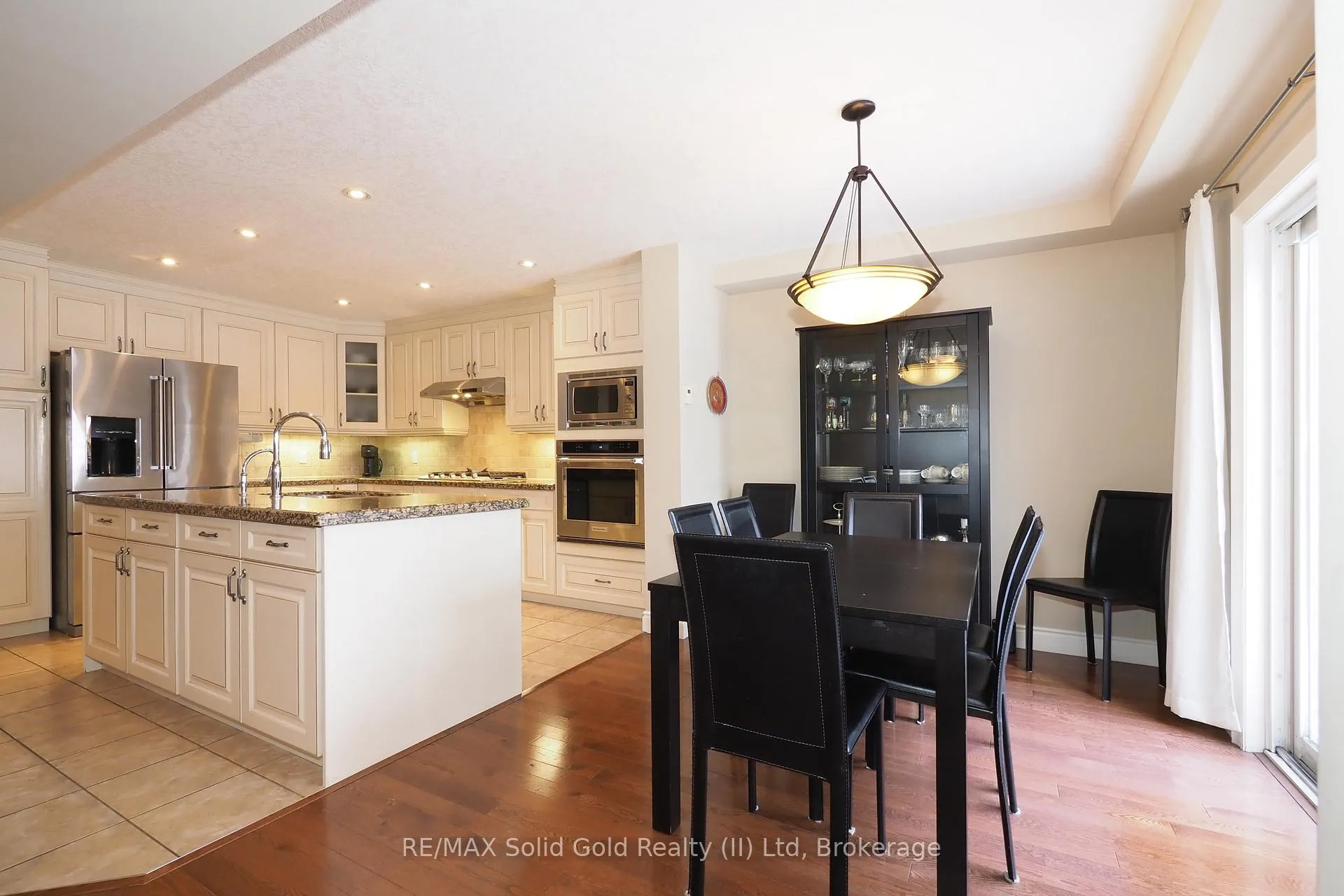 Photo 11 of 33 Huck Crescent, Kitchener — HOMEH