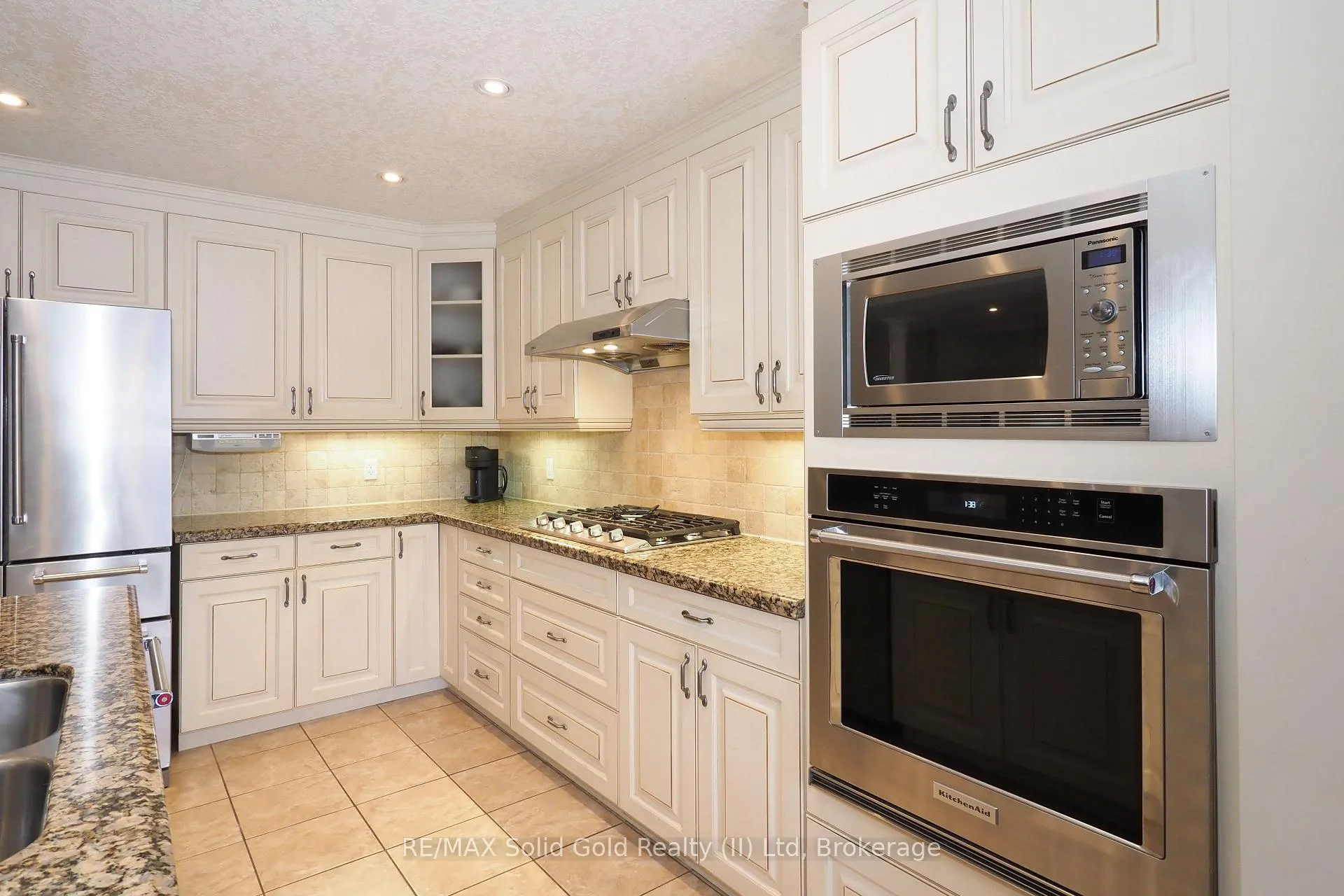 Photo 15 of 33 Huck Crescent, Kitchener — HOMEH