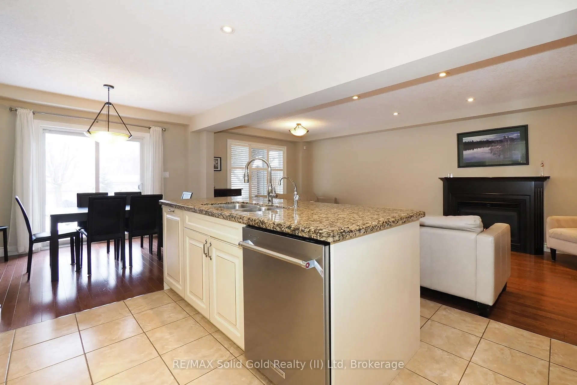 Photo 18 of 33 Huck Crescent, Kitchener — HOMEH