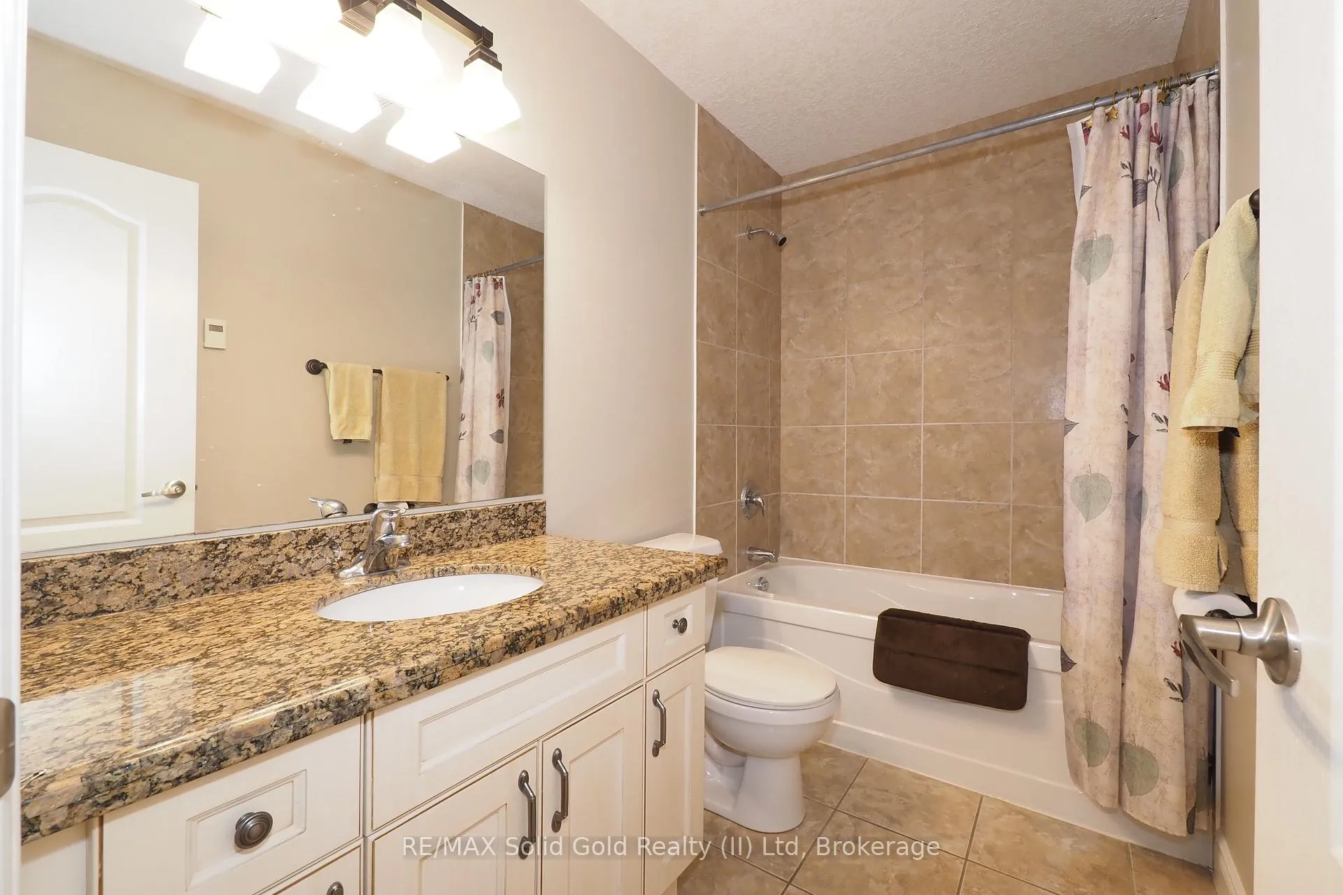 Photo 32 of 33 Huck Crescent, Kitchener — HOMEH