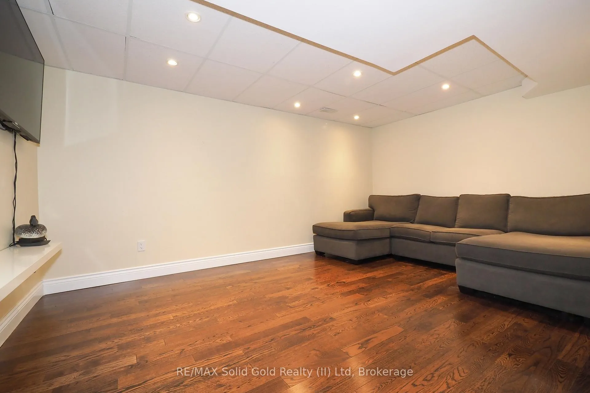 Photo 35 of 33 Huck Crescent, Kitchener — HOMEH