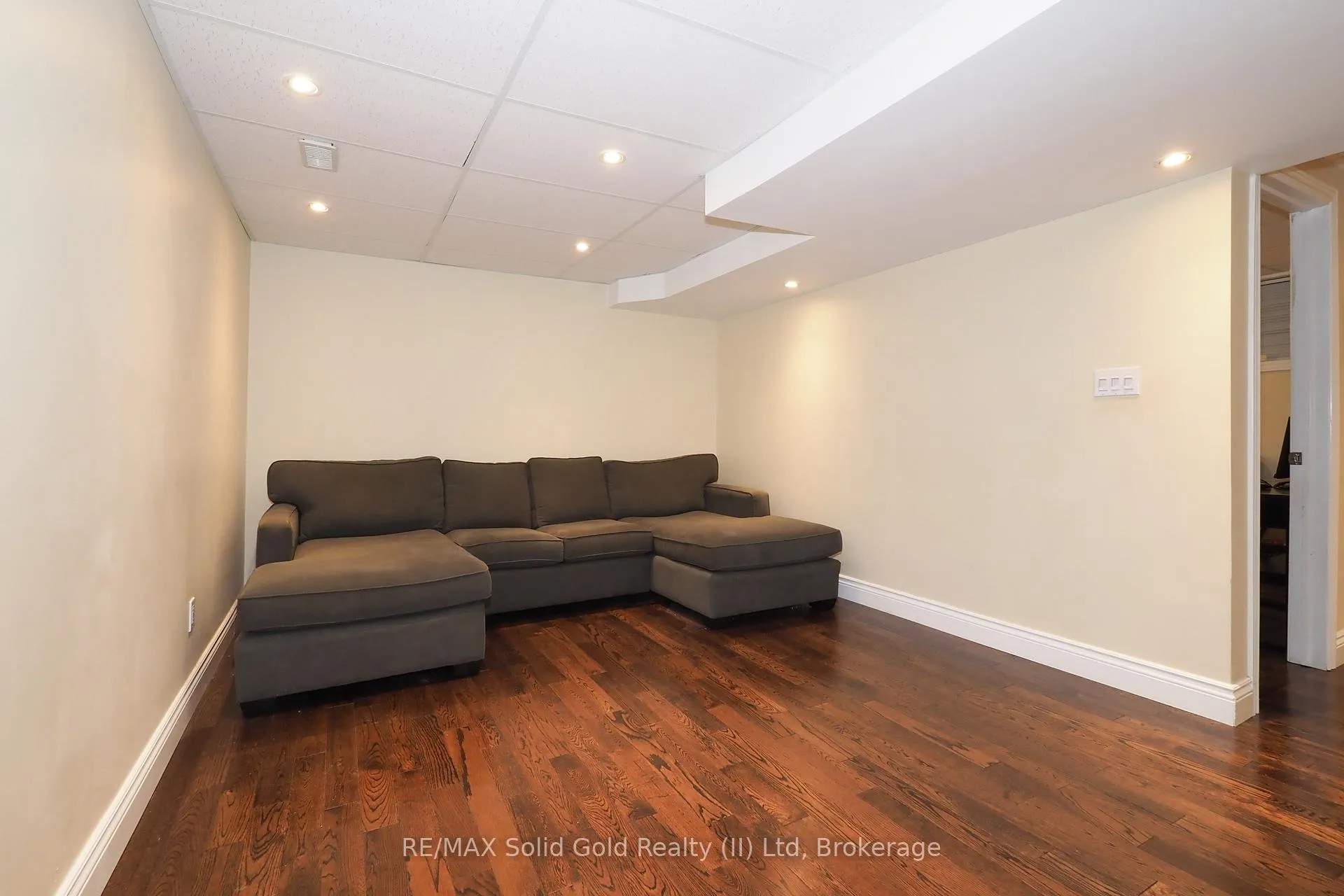 Photo 36 of 33 Huck Crescent, Kitchener — HOMEH