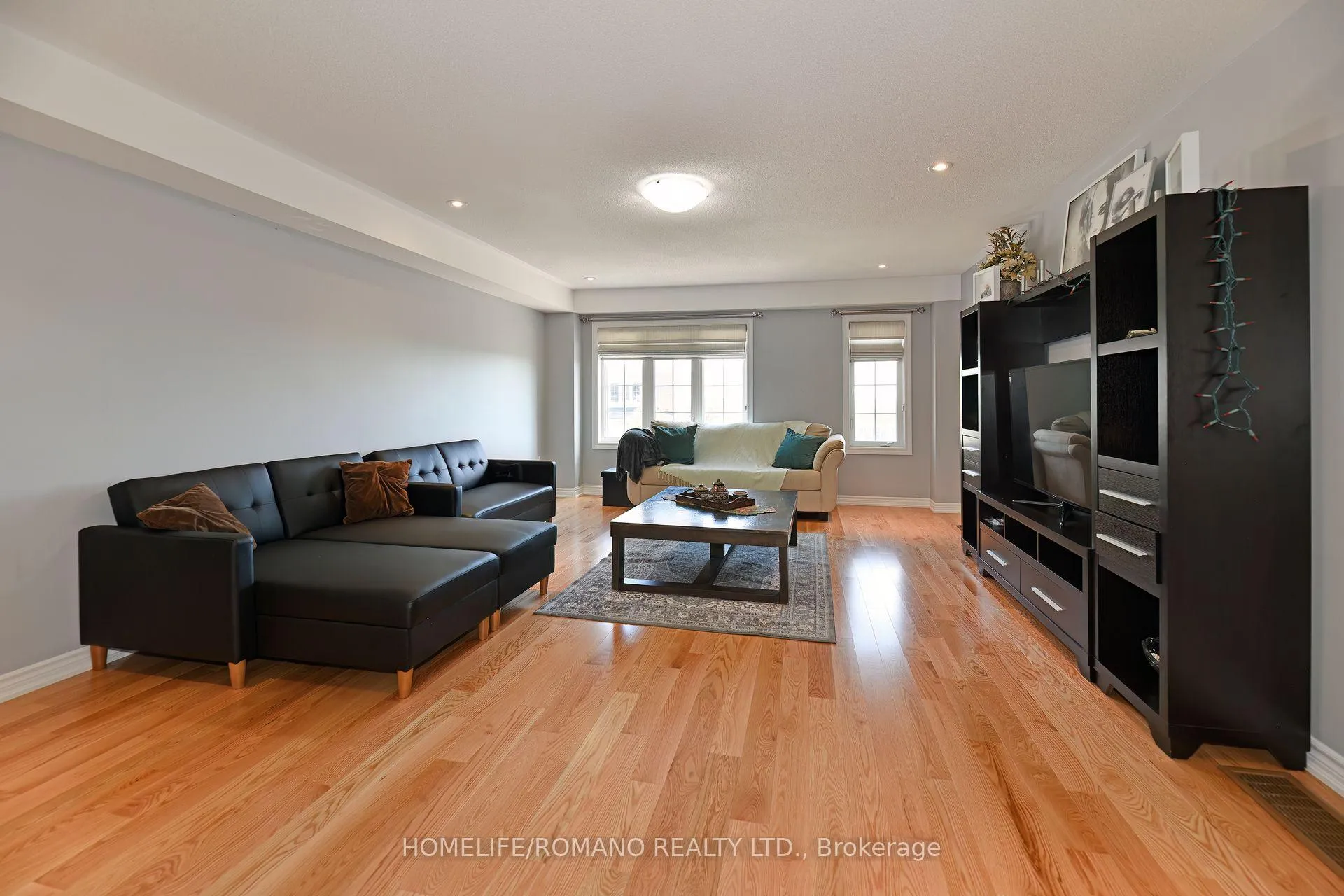 Photo 3 of 33 Comfort Way, Whitby, Blue Grass Meadows — HOMEH