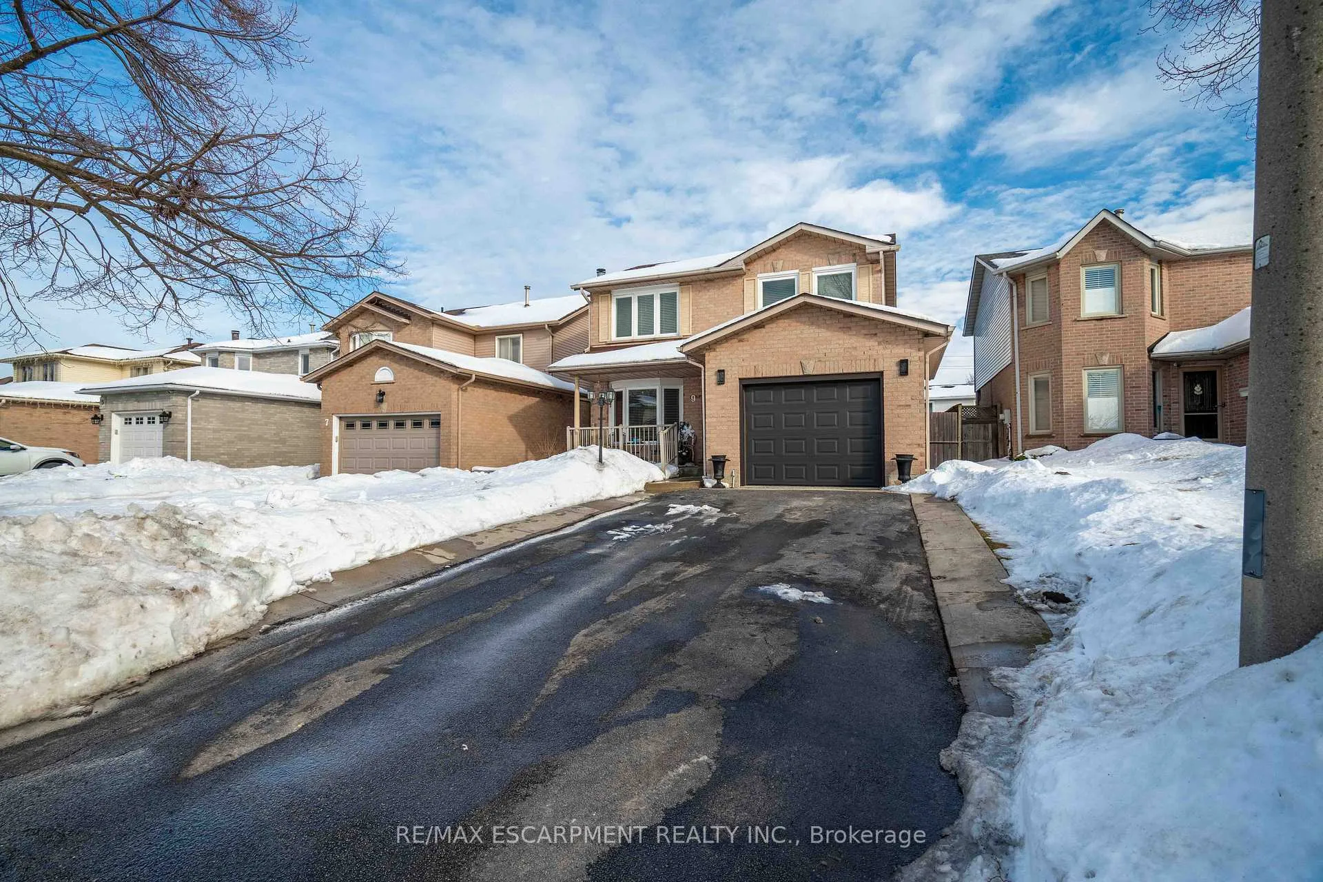 Photo 1 of 9 Beachgrove Crescent, Hamilton, Stoney Creek Mountain — HOMEH
