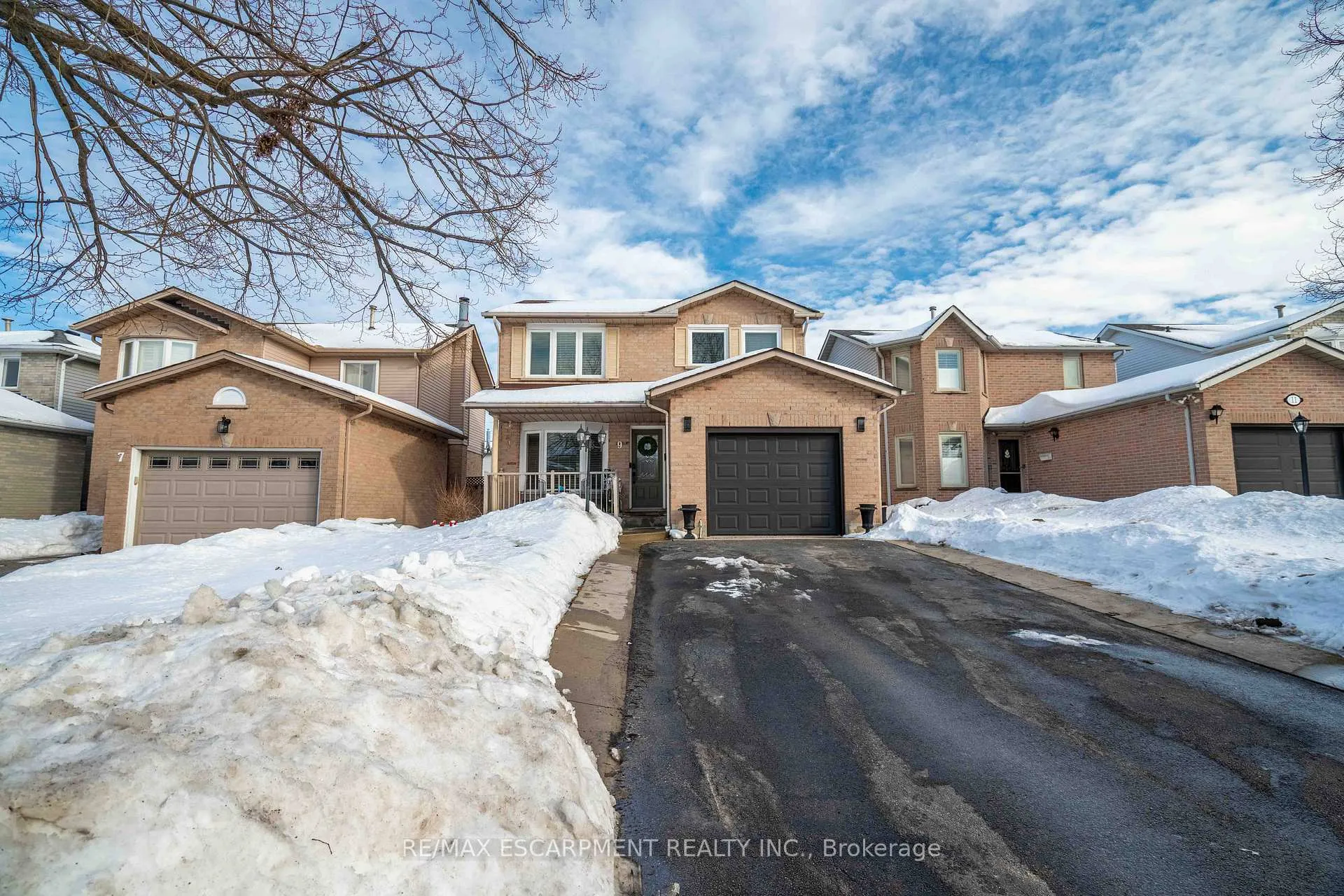 Photo 2 of 9 Beachgrove Crescent, Hamilton, Stoney Creek Mountain — HOMEH