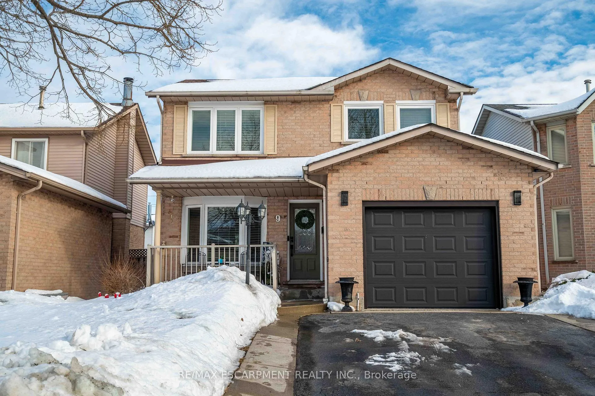 Photo 3 of 9 Beachgrove Crescent, Hamilton, Stoney Creek Mountain — HOMEH