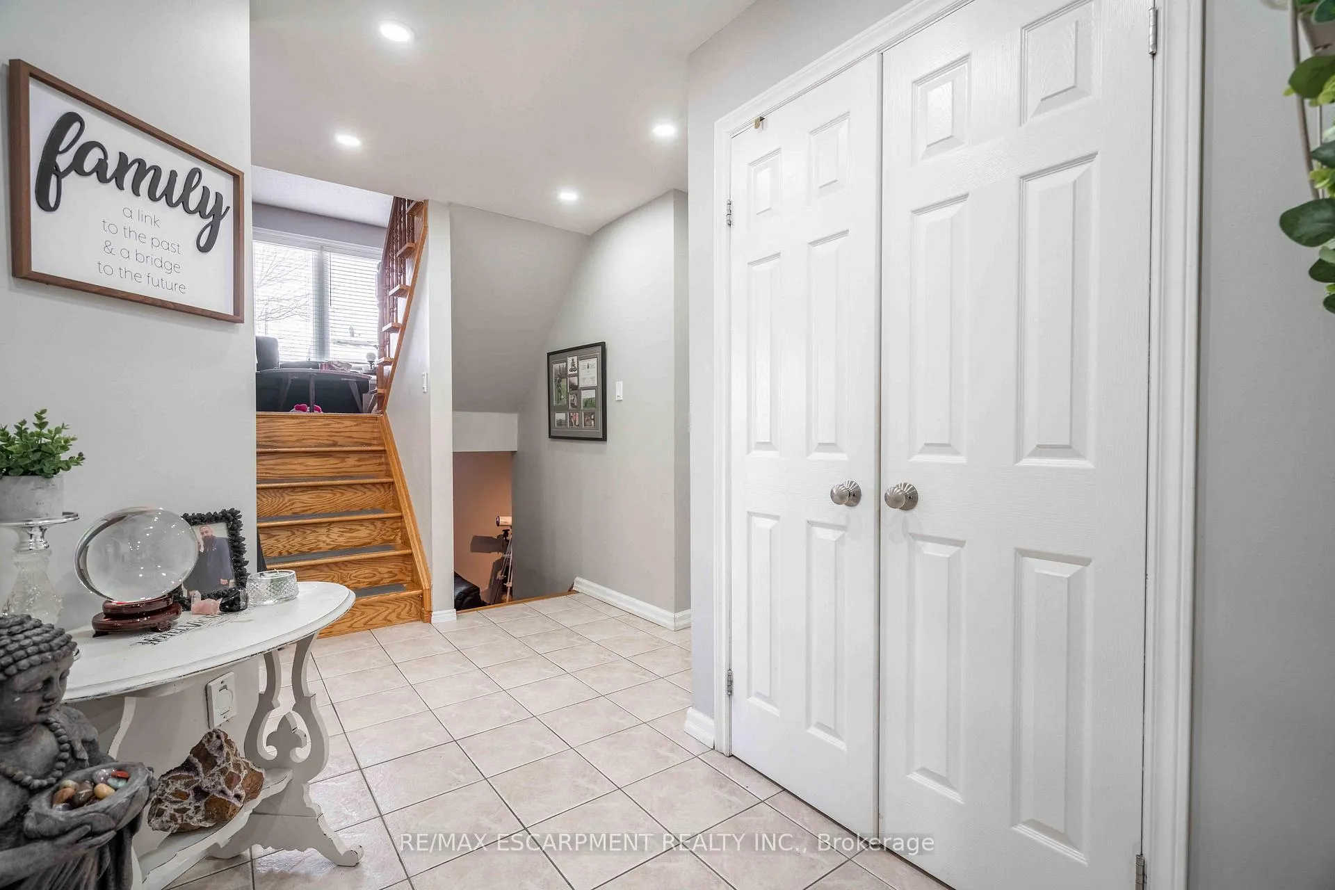 Photo 6 of 9 Beachgrove Crescent, Hamilton, Stoney Creek Mountain — HOMEH