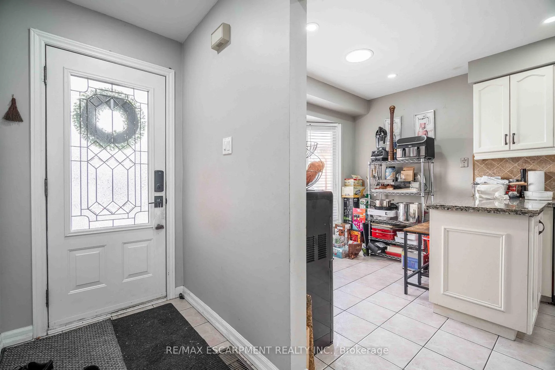 Photo 7 of 9 Beachgrove Crescent, Hamilton, Stoney Creek Mountain — HOMEH