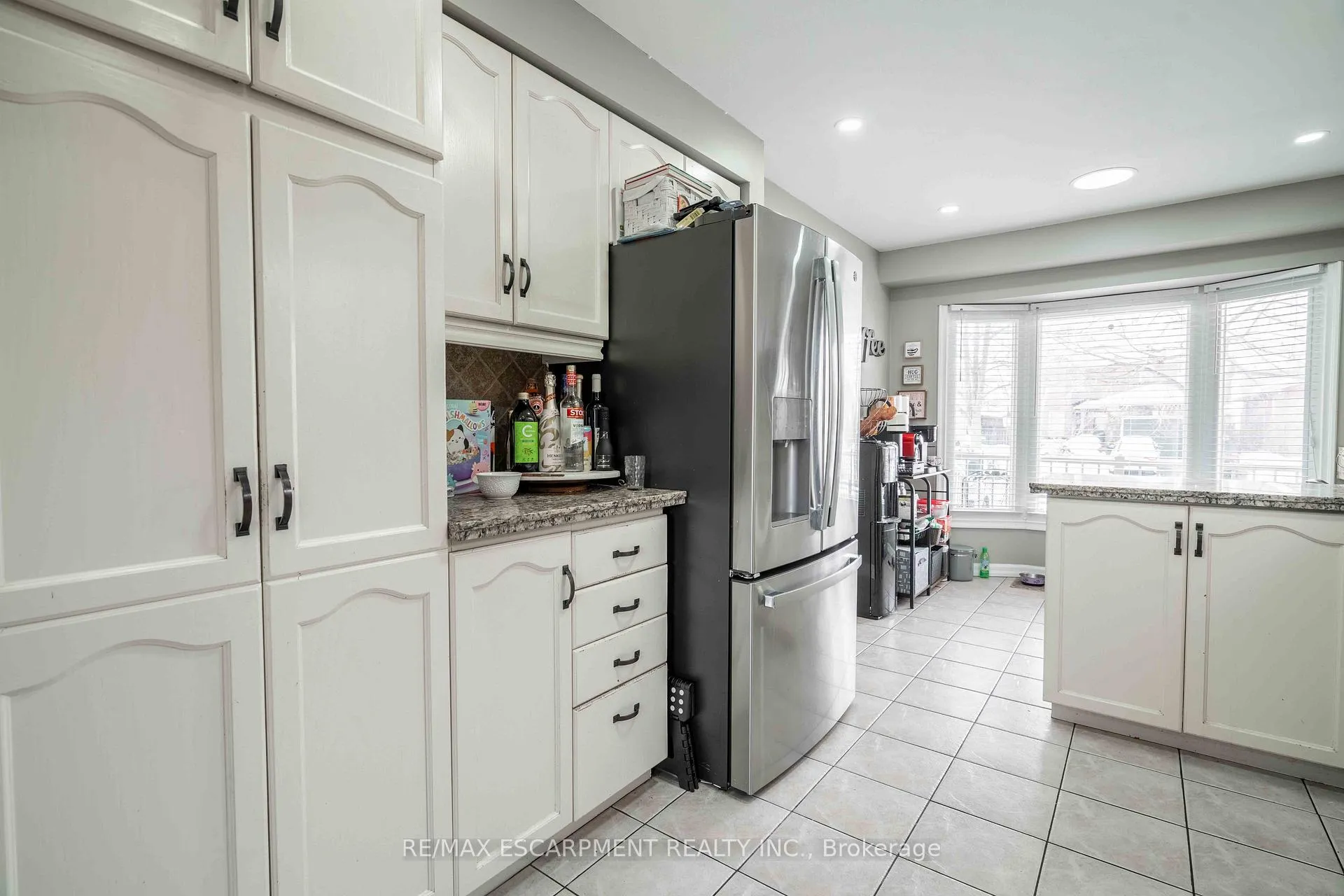 Photo 12 of 9 Beachgrove Crescent, Hamilton, Stoney Creek Mountain — HOMEH