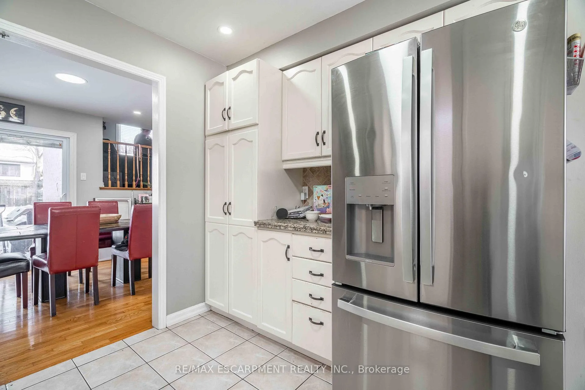 Photo 13 of 9 Beachgrove Crescent, Hamilton, Stoney Creek Mountain — HOMEH