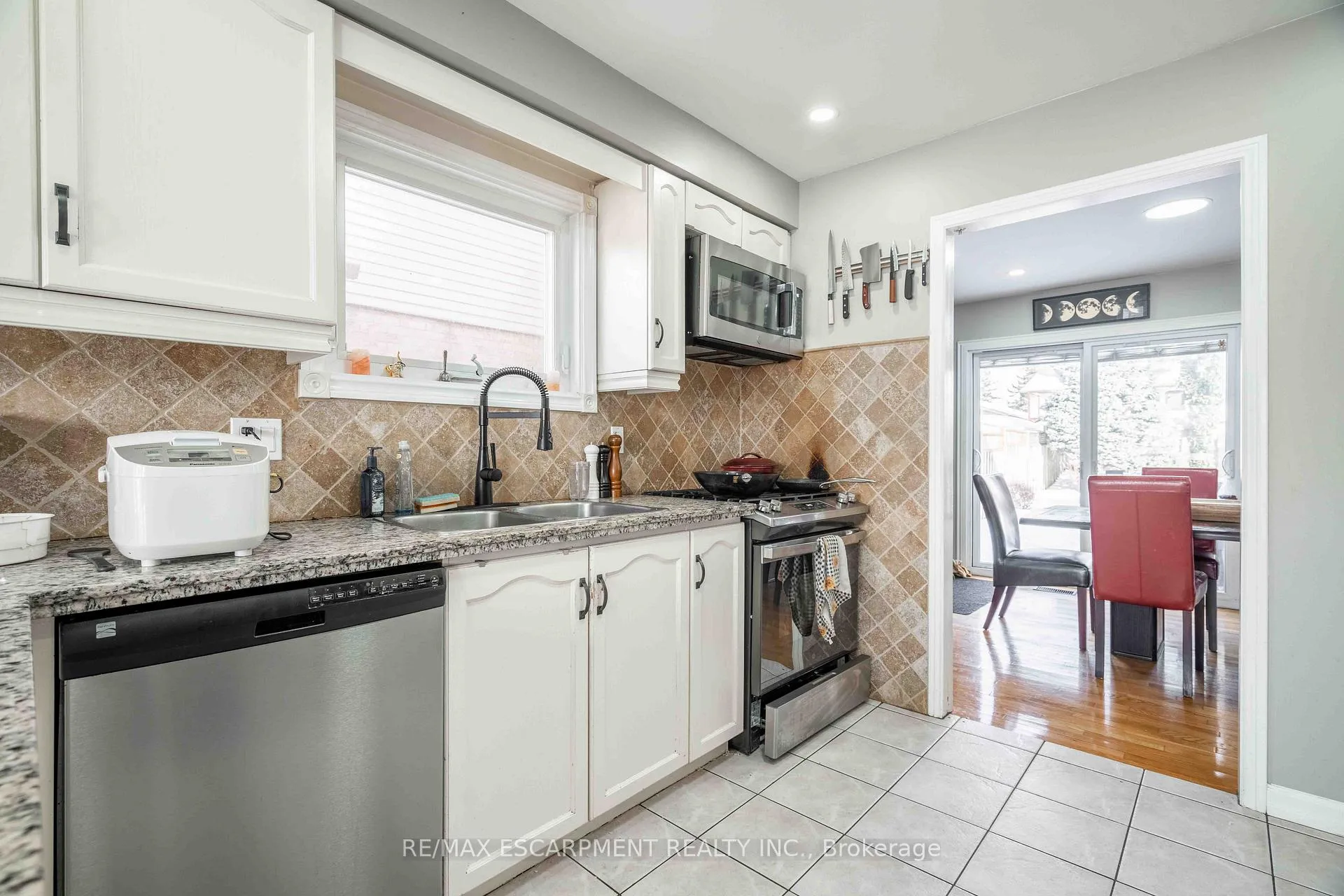 Photo 14 of 9 Beachgrove Crescent, Hamilton, Stoney Creek Mountain — HOMEH