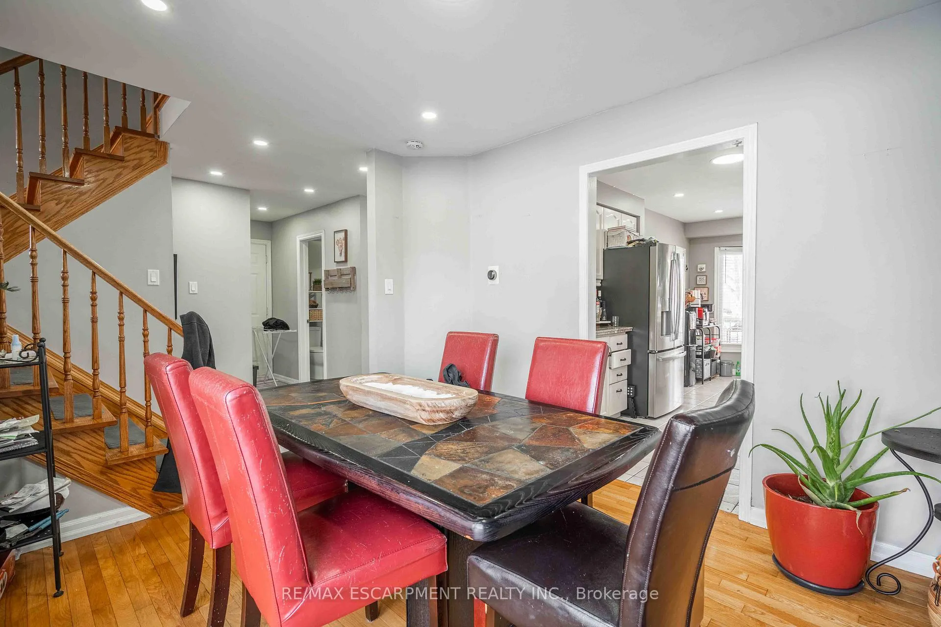 Photo 15 of 9 Beachgrove Crescent, Hamilton, Stoney Creek Mountain — HOMEH