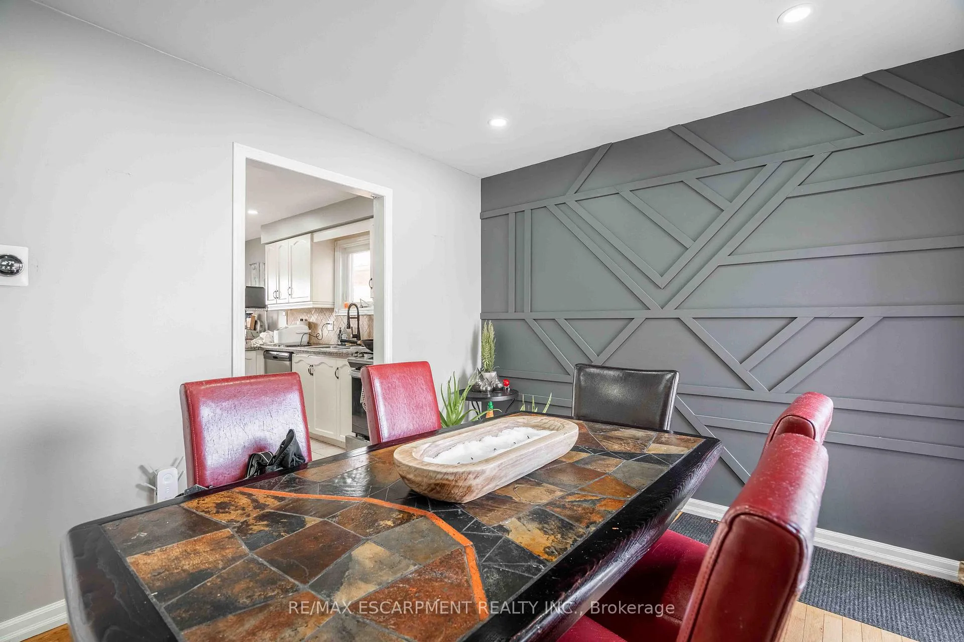 Photo 16 of 9 Beachgrove Crescent, Hamilton, Stoney Creek Mountain — HOMEH