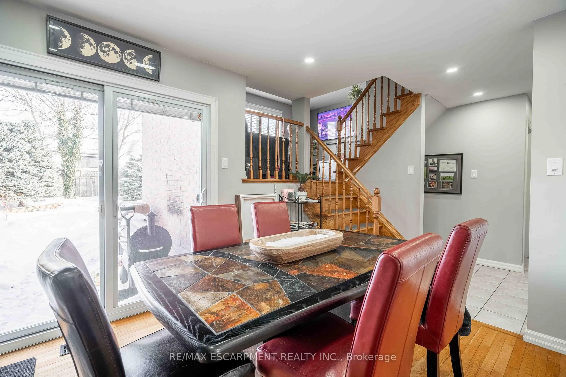 Photo 18 of 9 Beachgrove Crescent, Hamilton, Stoney Creek Mountain — HOMEH
