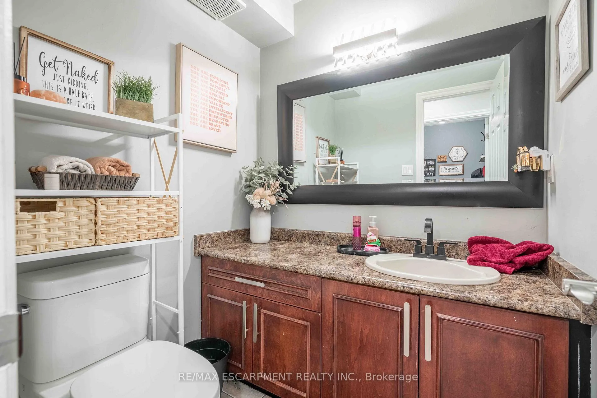 Photo 19 of 9 Beachgrove Crescent, Hamilton, Stoney Creek Mountain — HOMEH