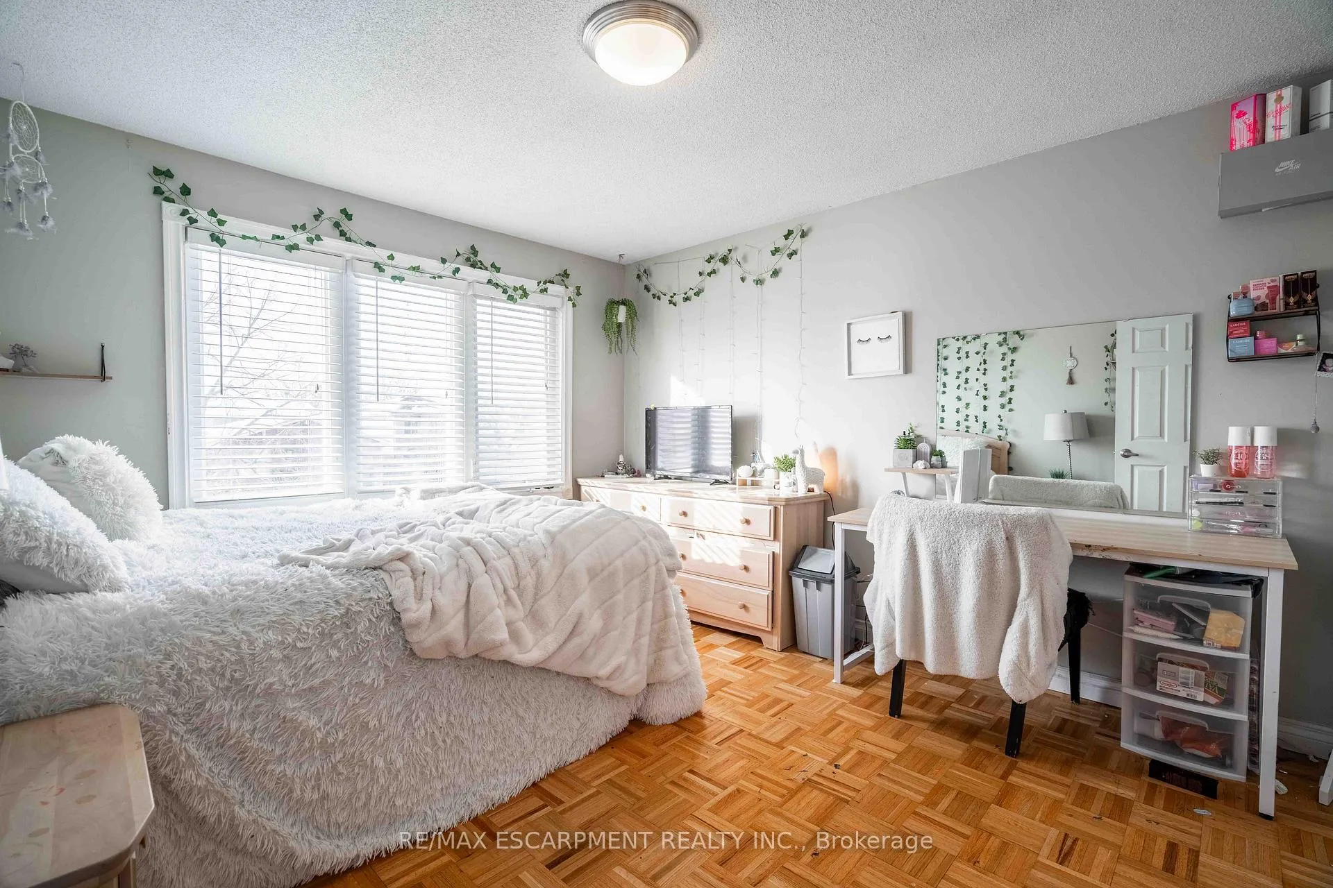 Photo 28 of 9 Beachgrove Crescent, Hamilton, Stoney Creek Mountain — HOMEH