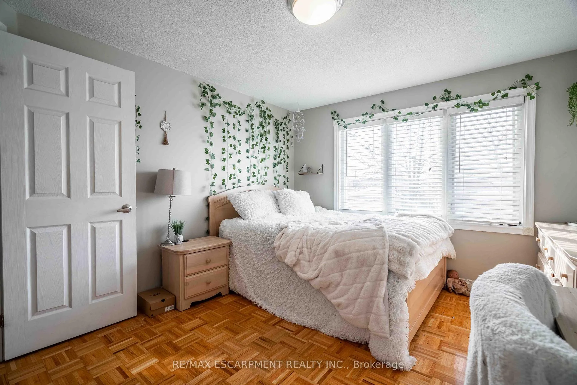 Photo 29 of 9 Beachgrove Crescent, Hamilton, Stoney Creek Mountain — HOMEH