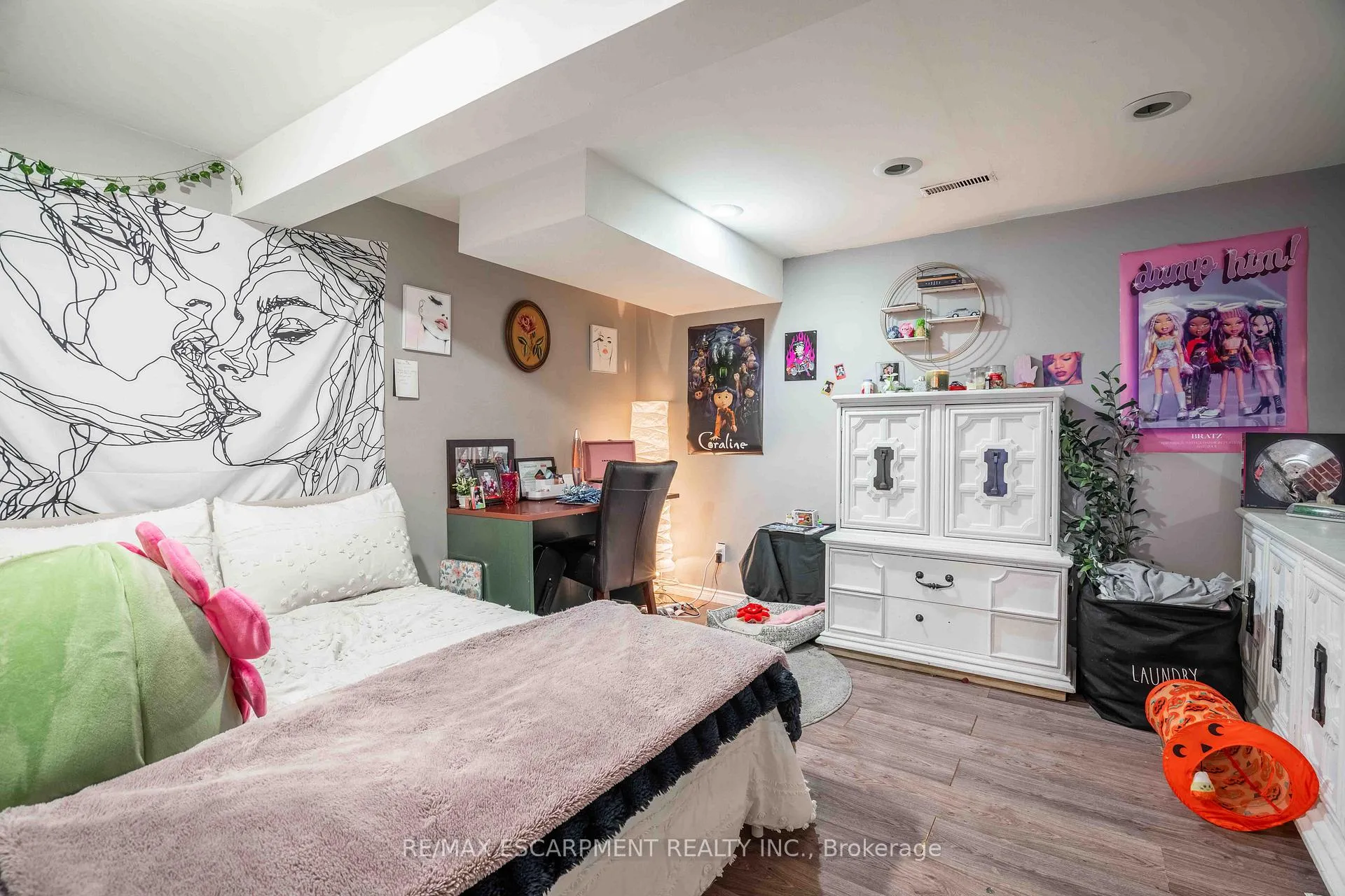 Photo 36 of 9 Beachgrove Crescent, Hamilton, Stoney Creek Mountain — HOMEH