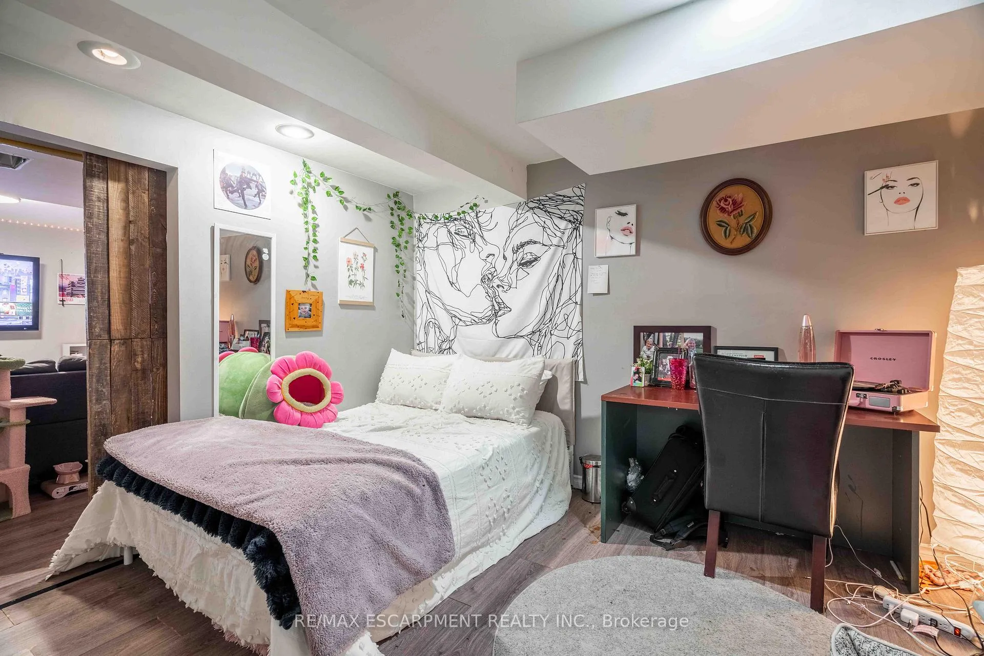 Photo 37 of 9 Beachgrove Crescent, Hamilton, Stoney Creek Mountain — HOMEH