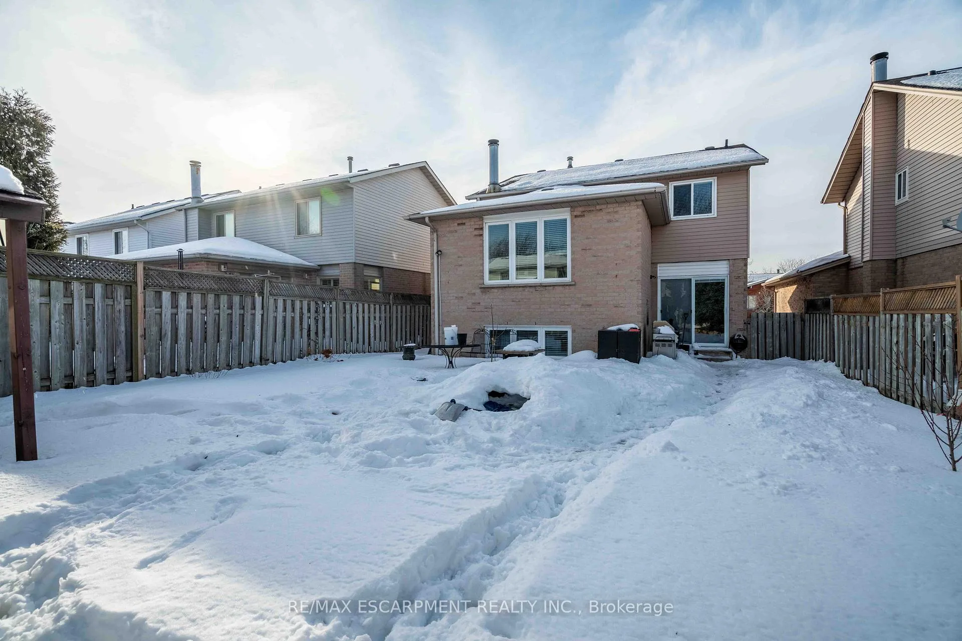 Photo 40 of 9 Beachgrove Crescent, Hamilton, Stoney Creek Mountain — HOMEH