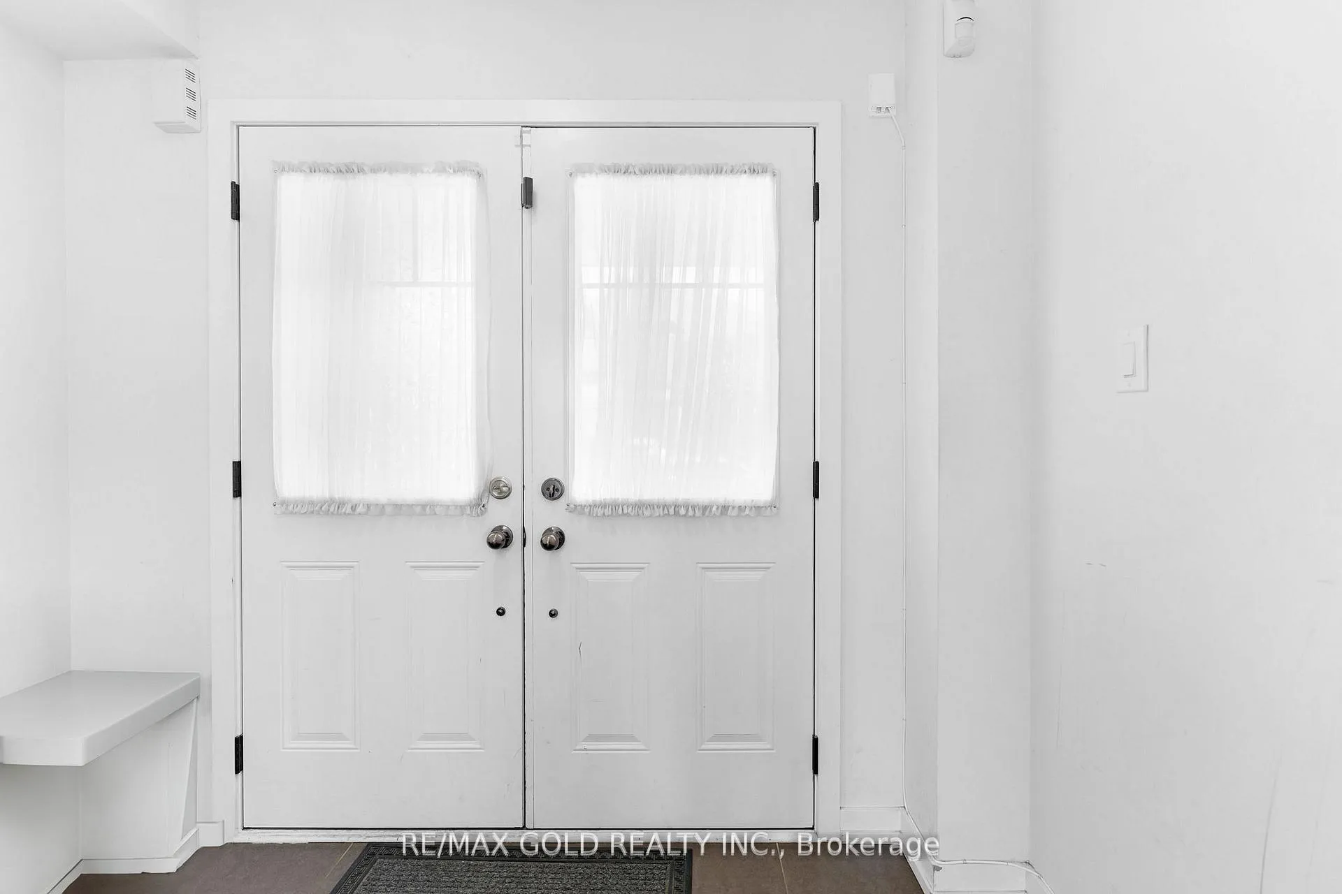 Photo 4 of 124 Baffin Crescent, Brampton, Northwest Sandalwood Parkway — HOMEH