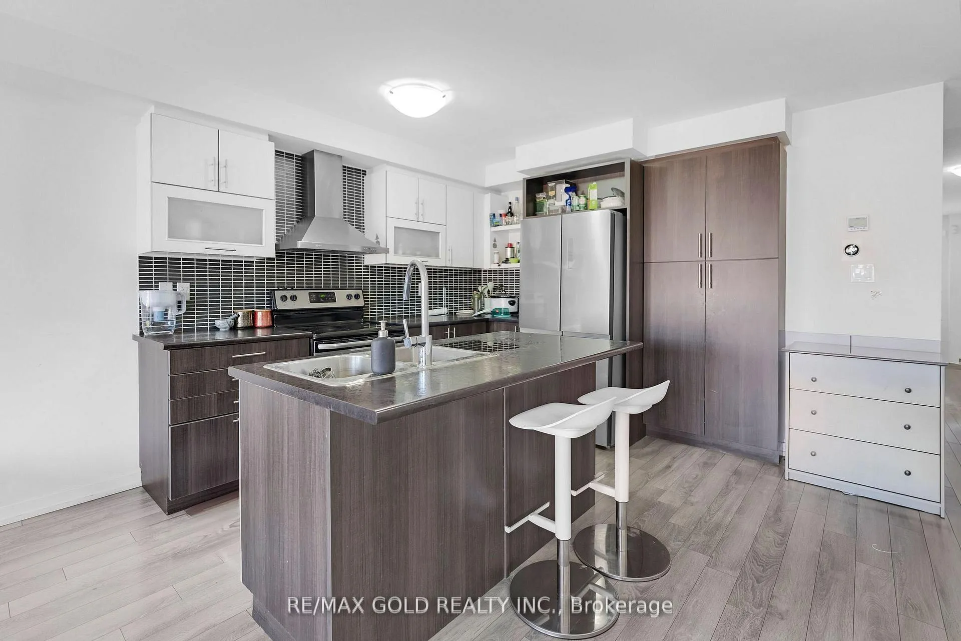 Photo 7 of 124 Baffin Crescent, Brampton, Northwest Sandalwood Parkway — HOMEH