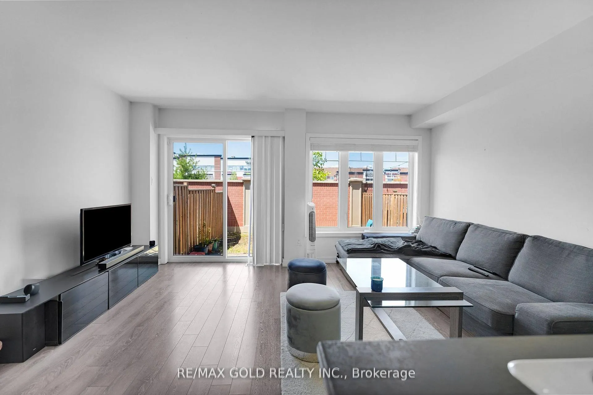 Photo 9 of 124 Baffin Crescent, Brampton, Northwest Sandalwood Parkway — HOMEH