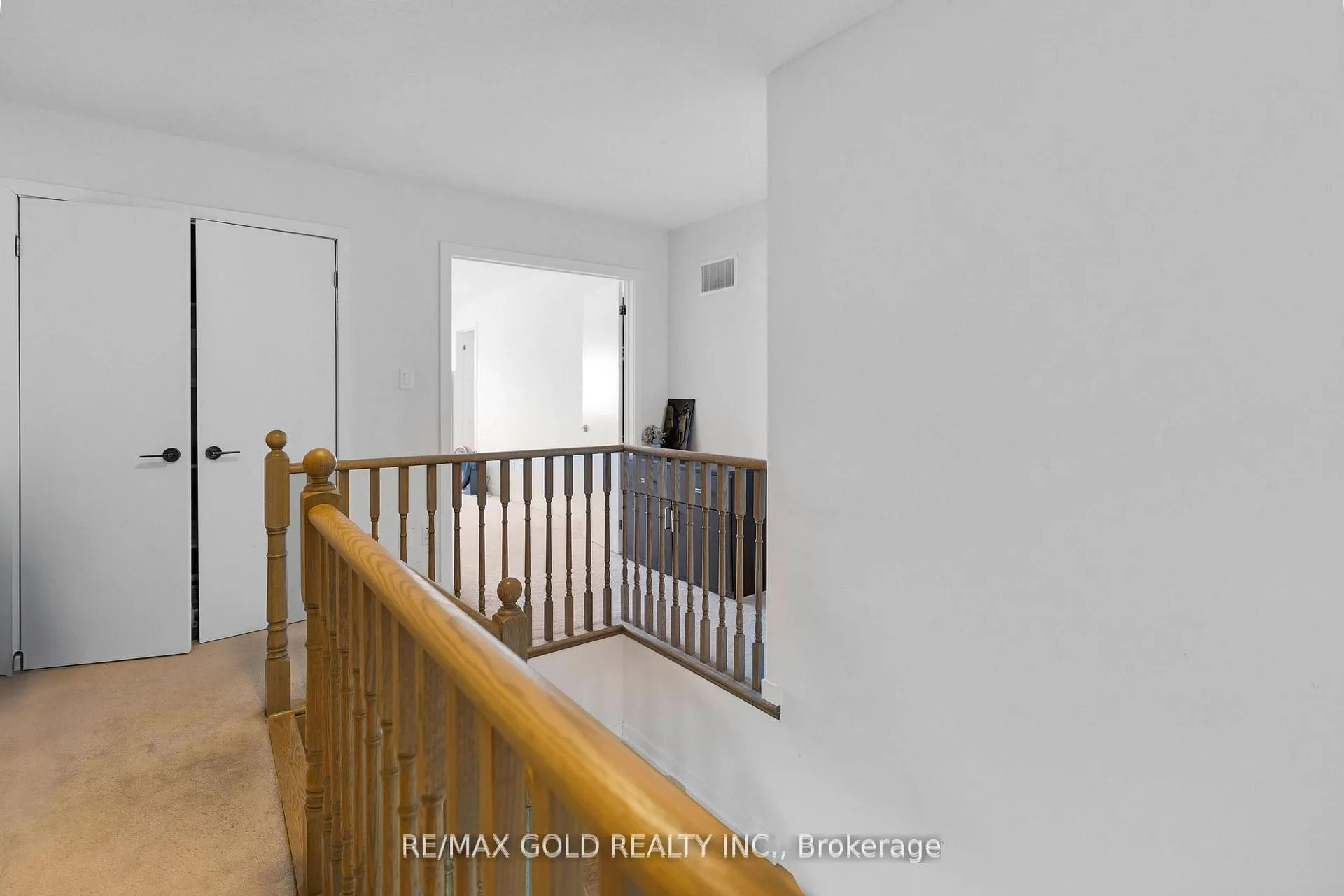 Photo 10 of 124 Baffin Crescent, Brampton, Northwest Sandalwood Parkway — HOMEH