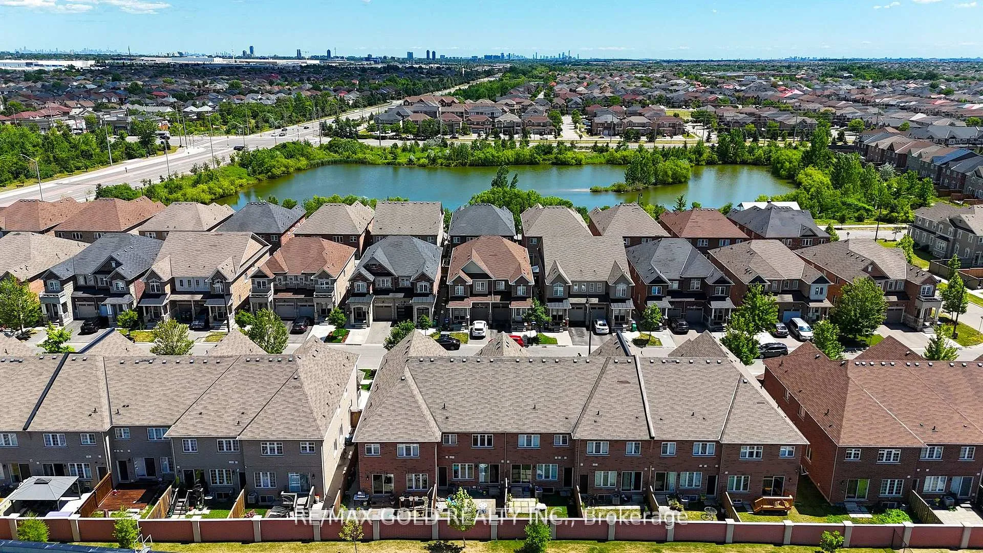 Photo 25 of 124 Baffin Crescent, Brampton, Northwest Sandalwood Parkway — HOMEH