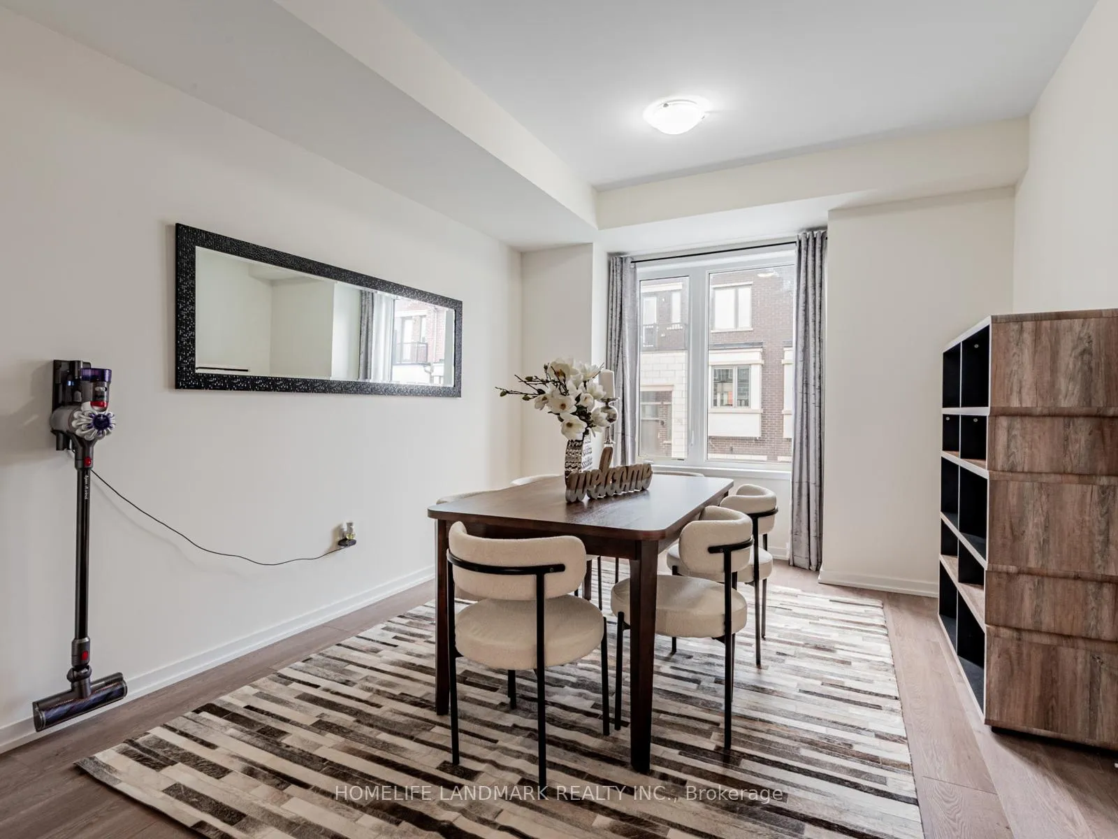 Photo 4 of 25 Origin Way, Vaughan, Patterson — HOMEH