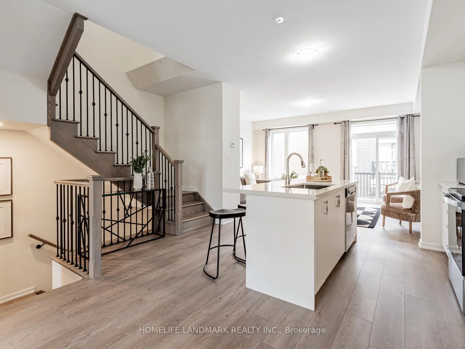 Photo 6 of 25 Origin Way, Vaughan, Patterson — HOMEH