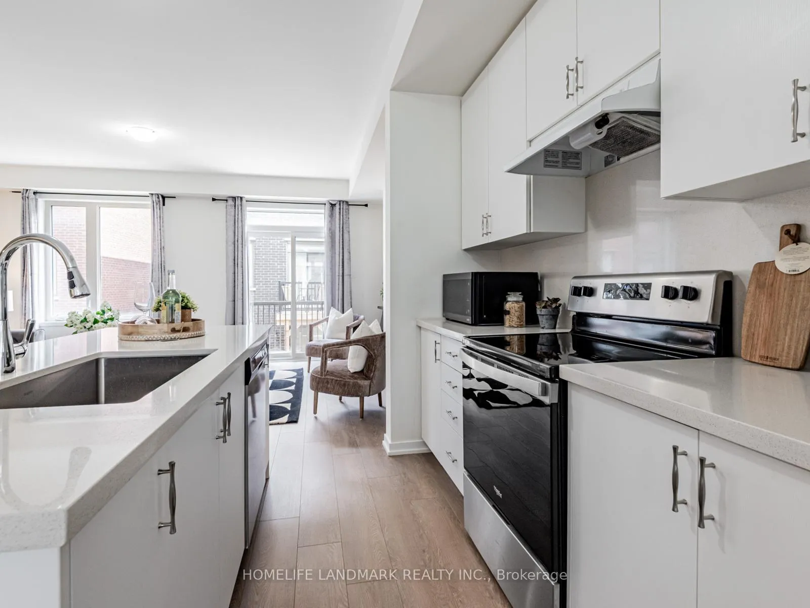 Photo 10 of 25 Origin Way, Vaughan, Patterson — HOMEH