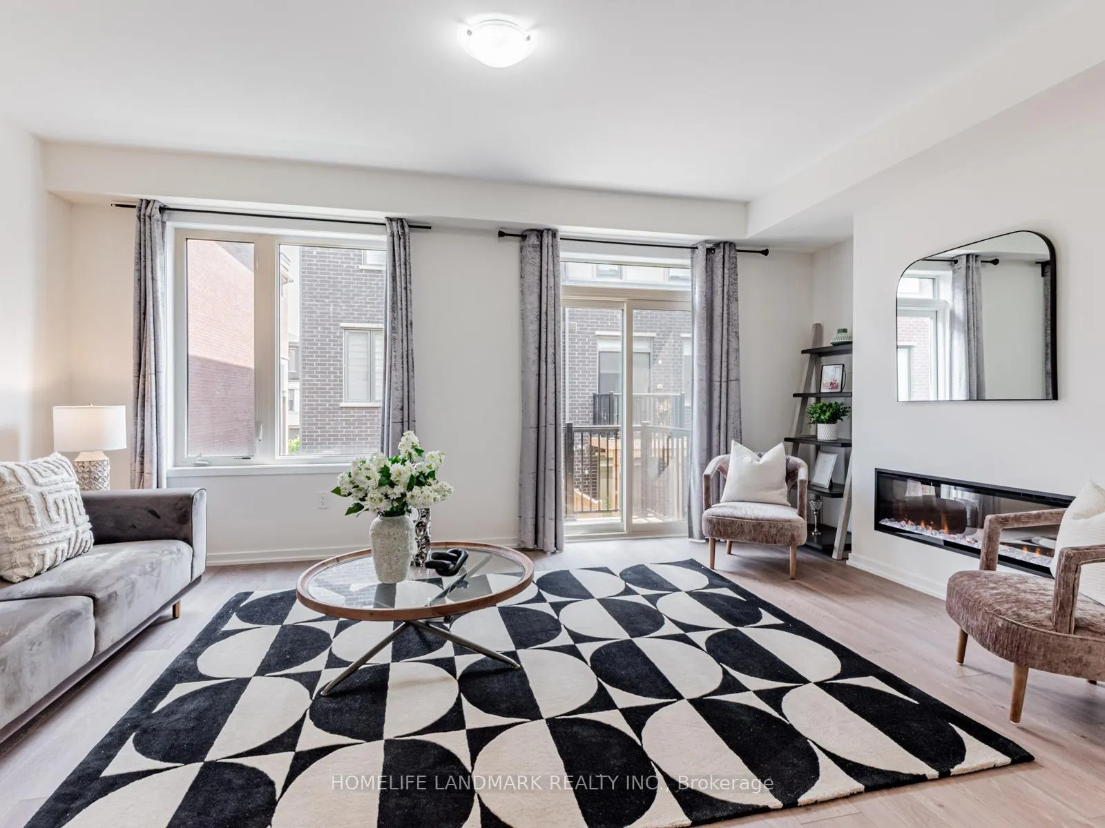 Photo 12 of 25 Origin Way, Vaughan, Patterson — HOMEH