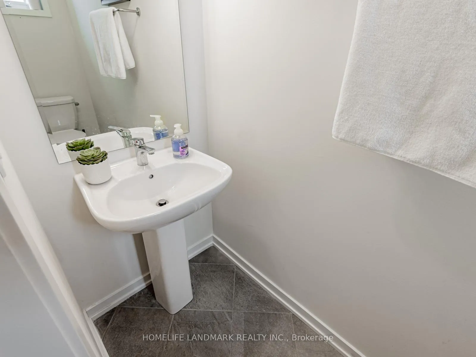 Photo 16 of 25 Origin Way, Vaughan, Patterson — HOMEH